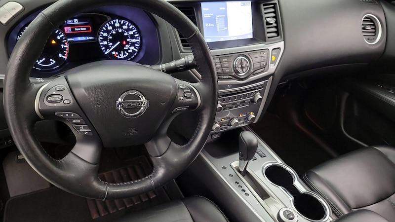 2019 Nissan Pathfinder SL 9