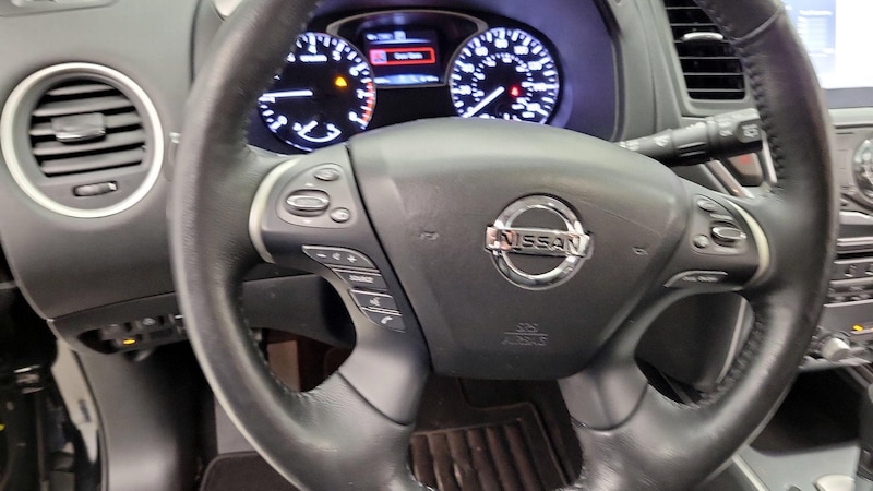 2019 Nissan Pathfinder SL 10