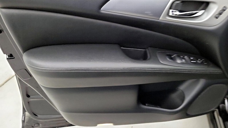 2019 Nissan Pathfinder SL 12