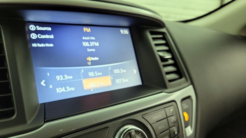 2019 Nissan Pathfinder SL 16