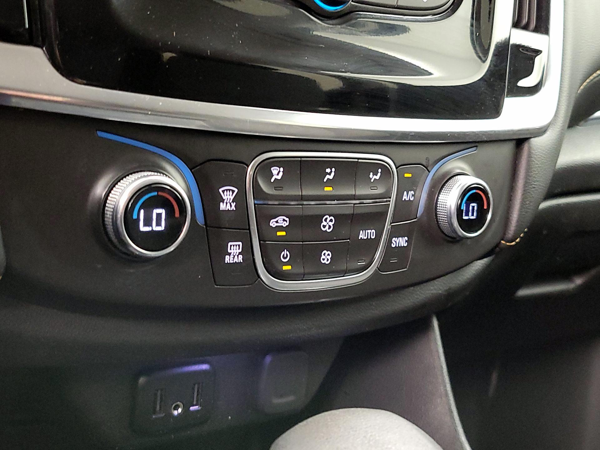 Thumbnail: 2021 Chevrolet Traverse - 16