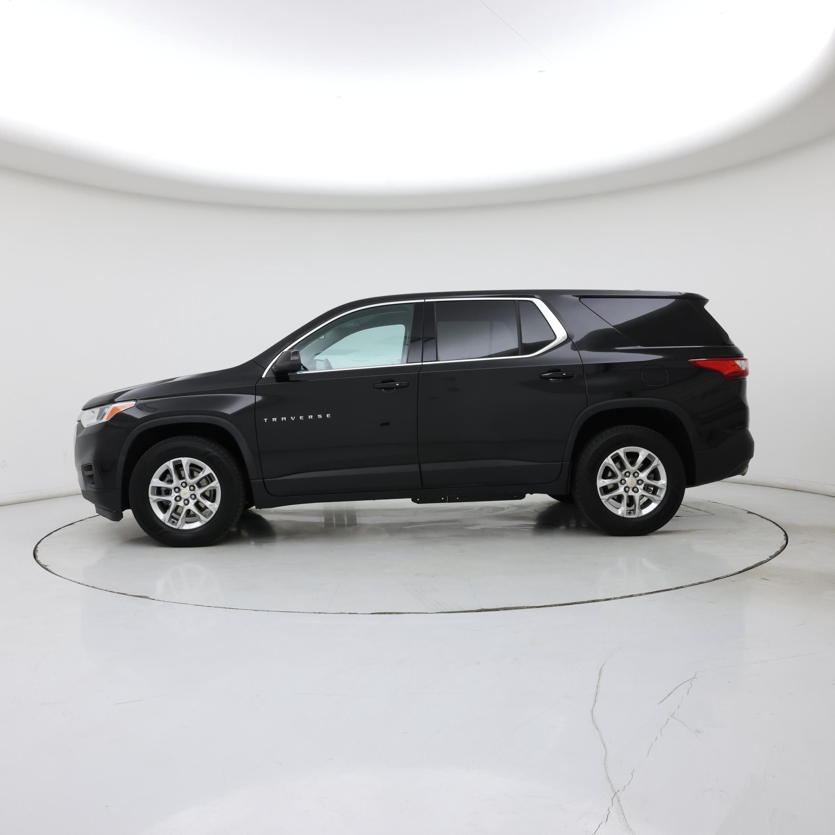 Thumbnail: 2021 Chevrolet Traverse - 3