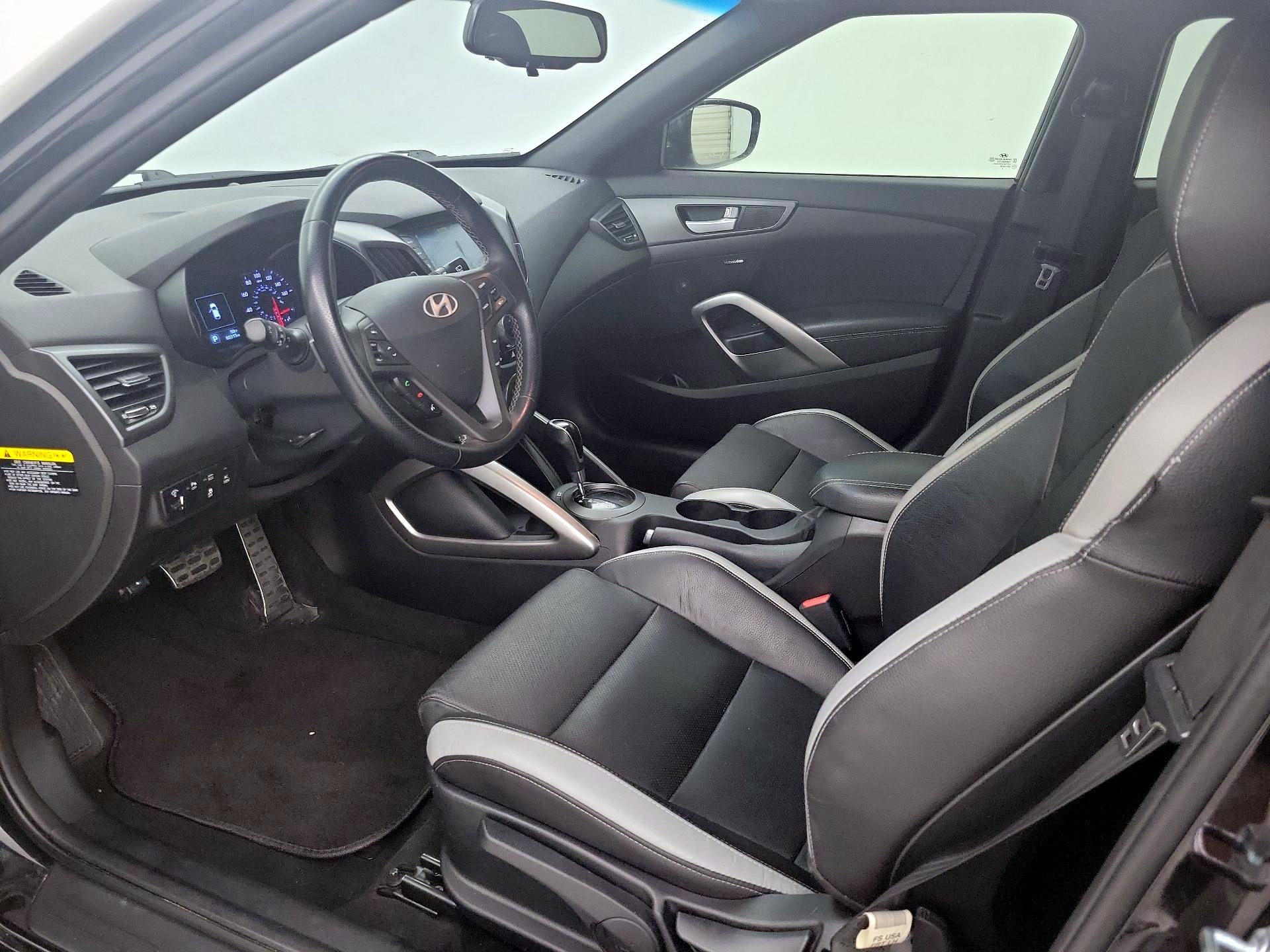 Thumbnail: 2016 Hyundai Veloster - 11