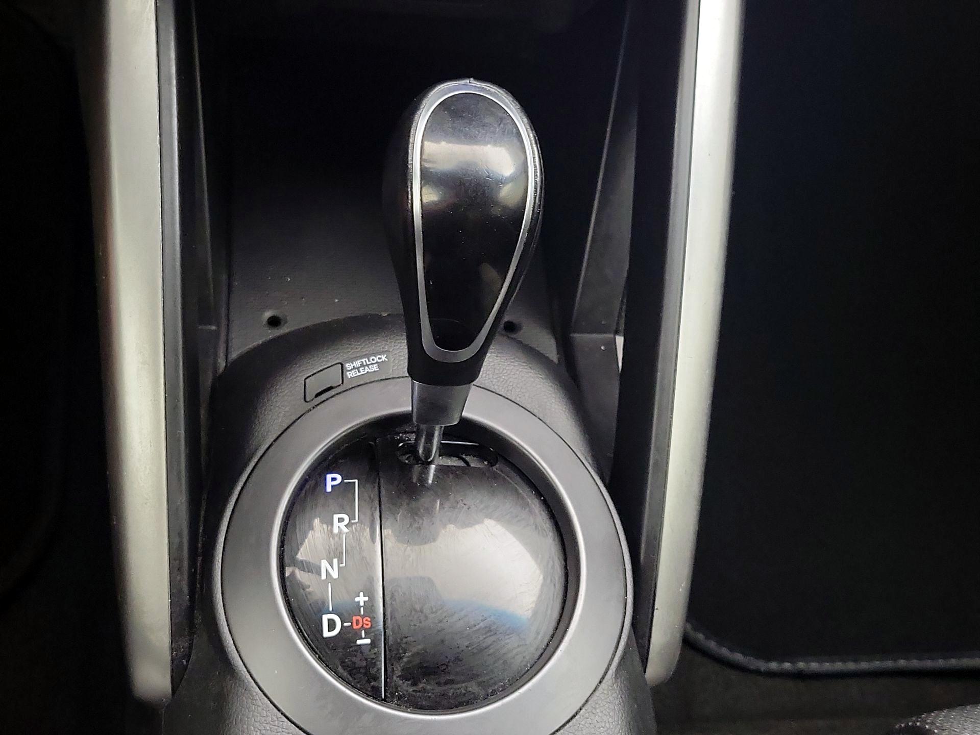 Thumbnail: 2016 Hyundai Veloster - 18