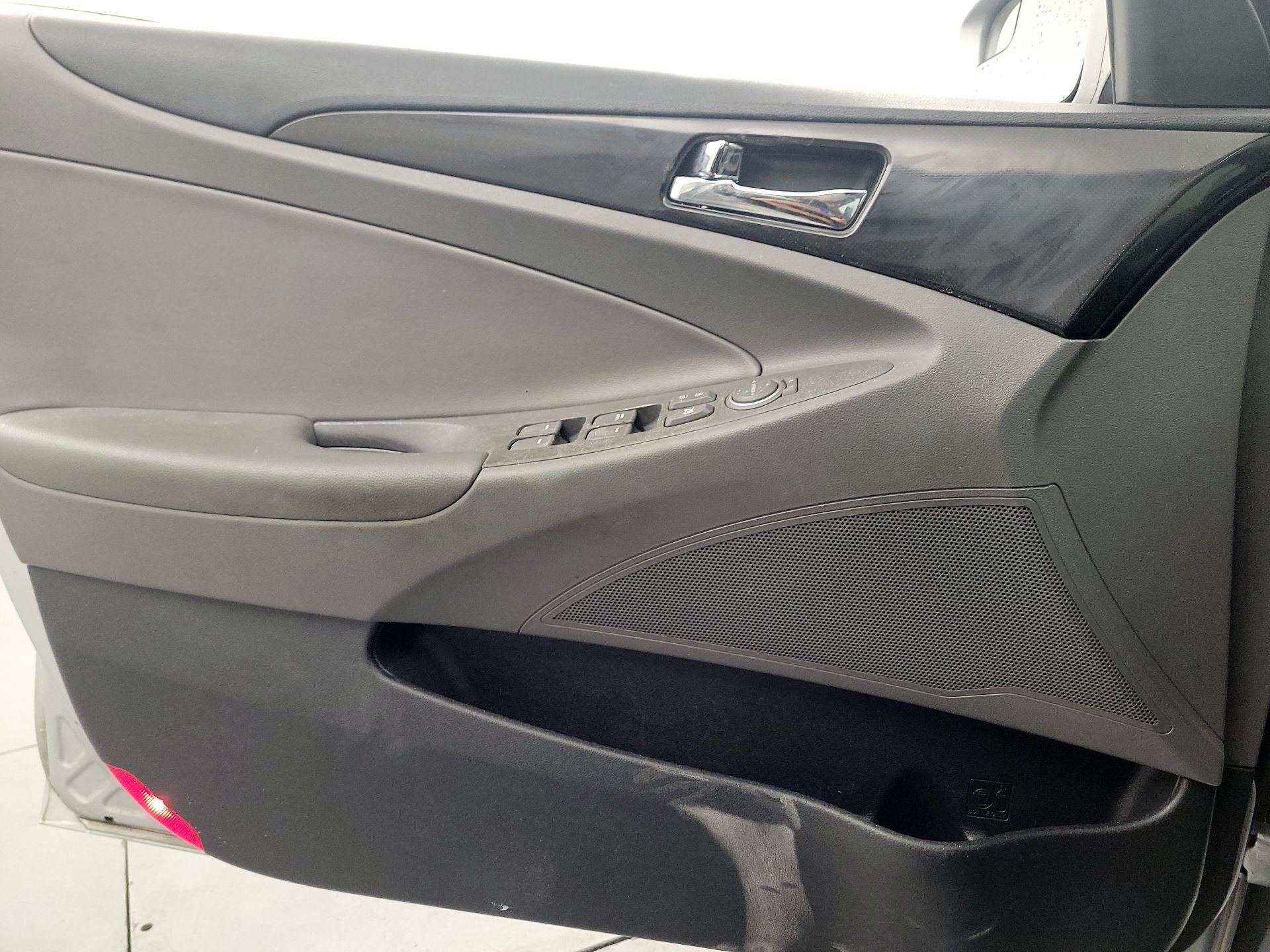 Thumbnail: 2014 Hyundai Sonata - 12