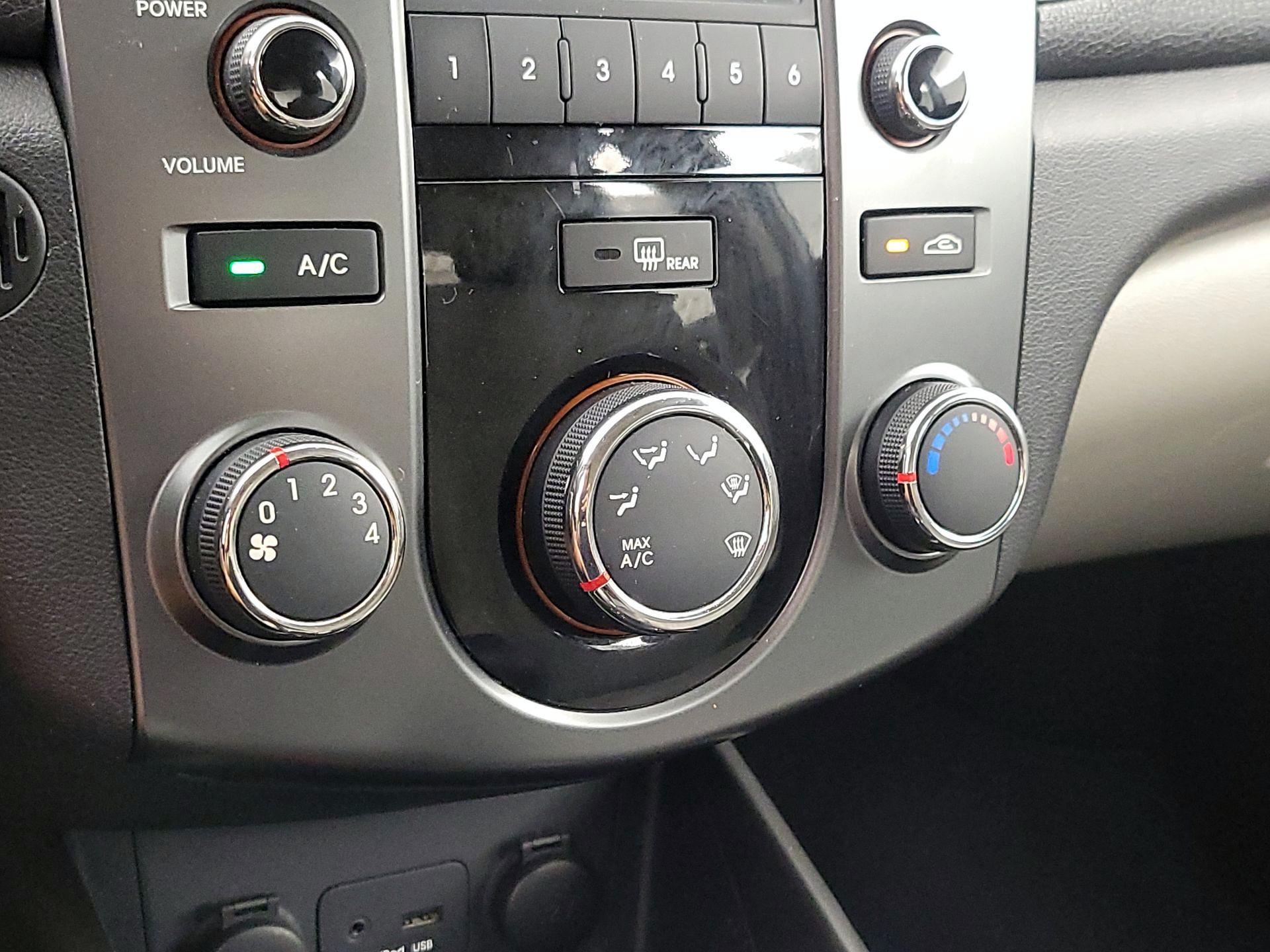 Thumbnail: 2013 Kia Forte - 15