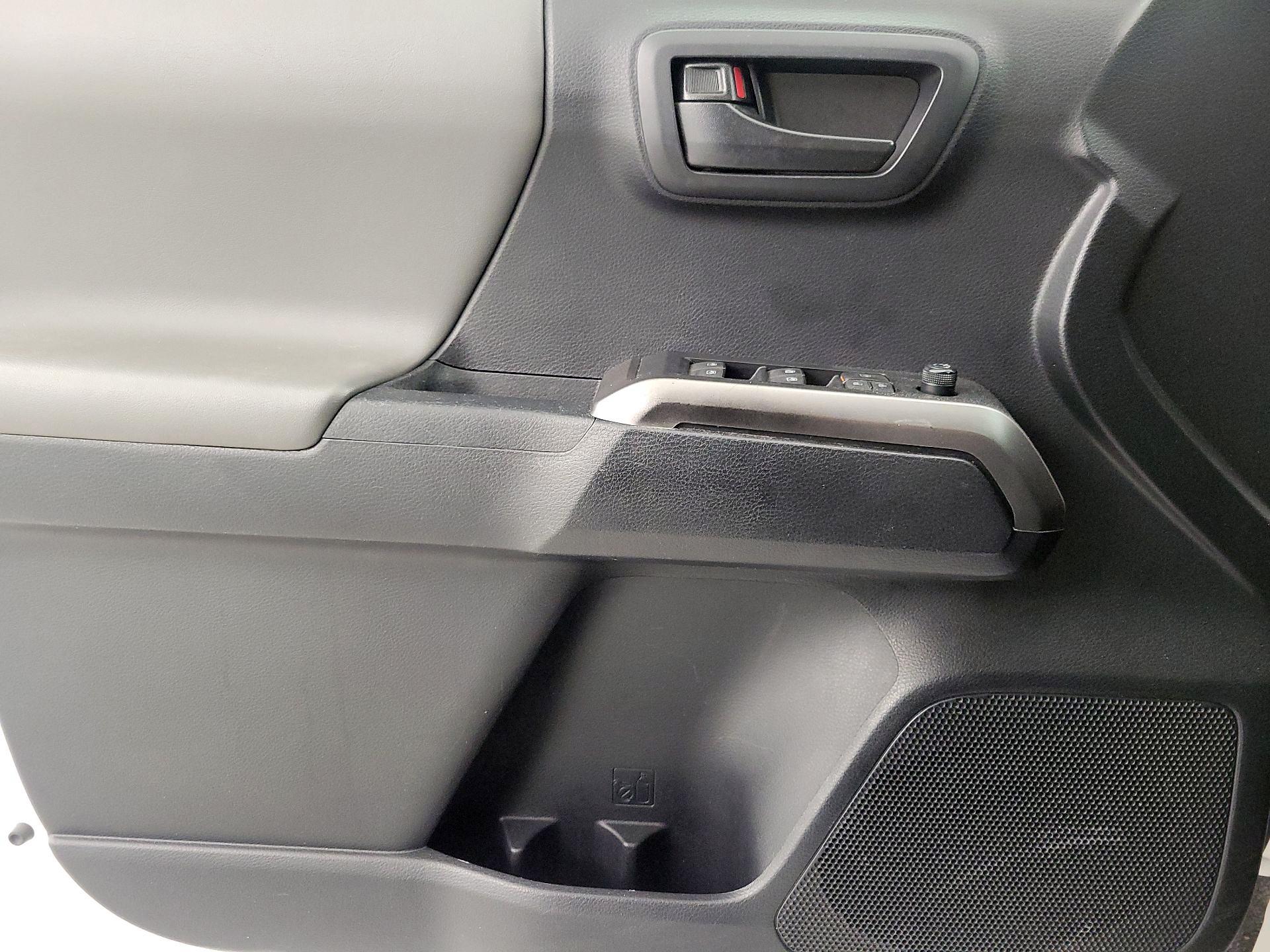 Thumbnail: 2019 Toyota Tacoma - 12