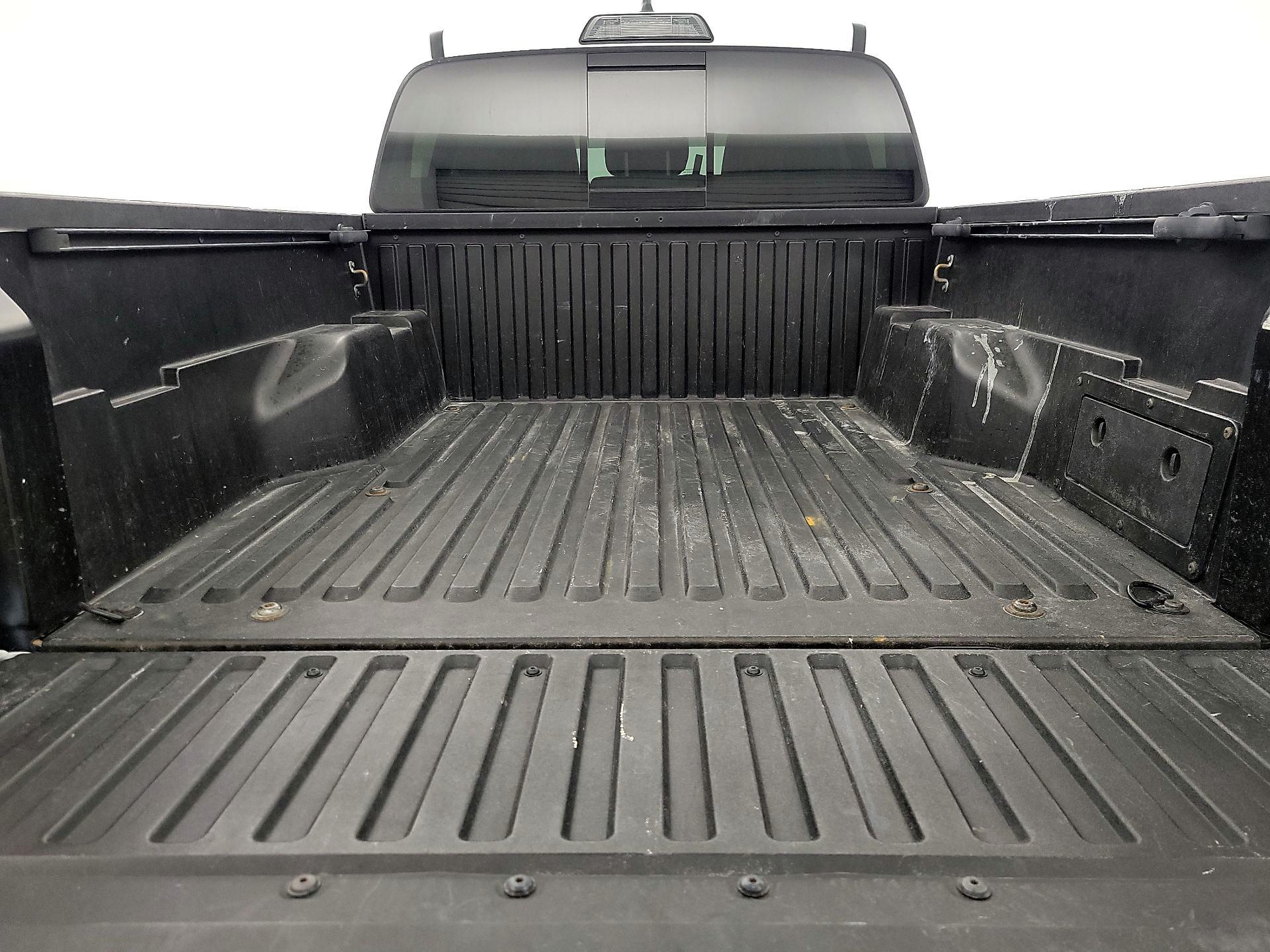 Thumbnail: 2019 Toyota Tacoma - 20
