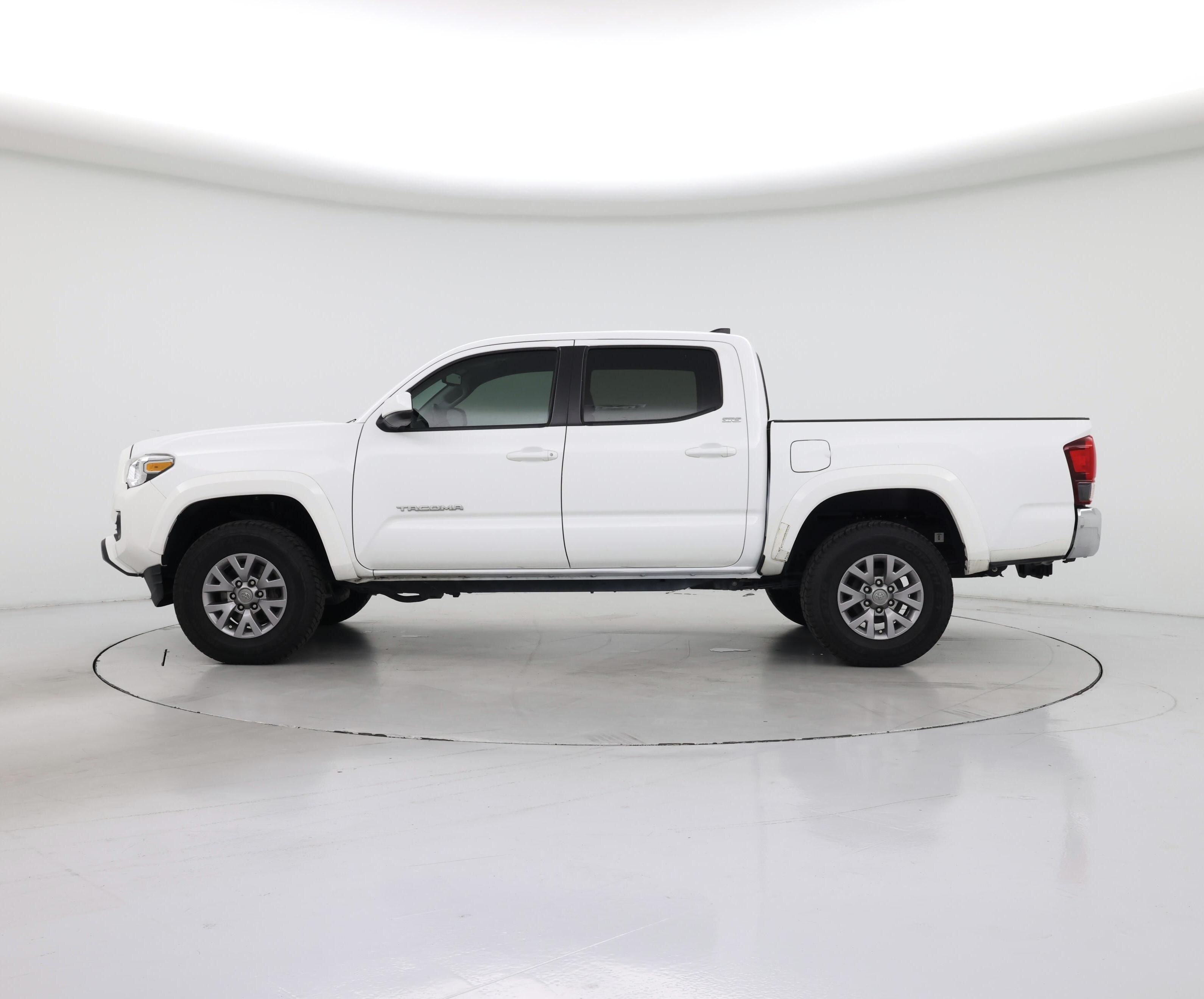 Thumbnail: 2019 Toyota Tacoma - 3