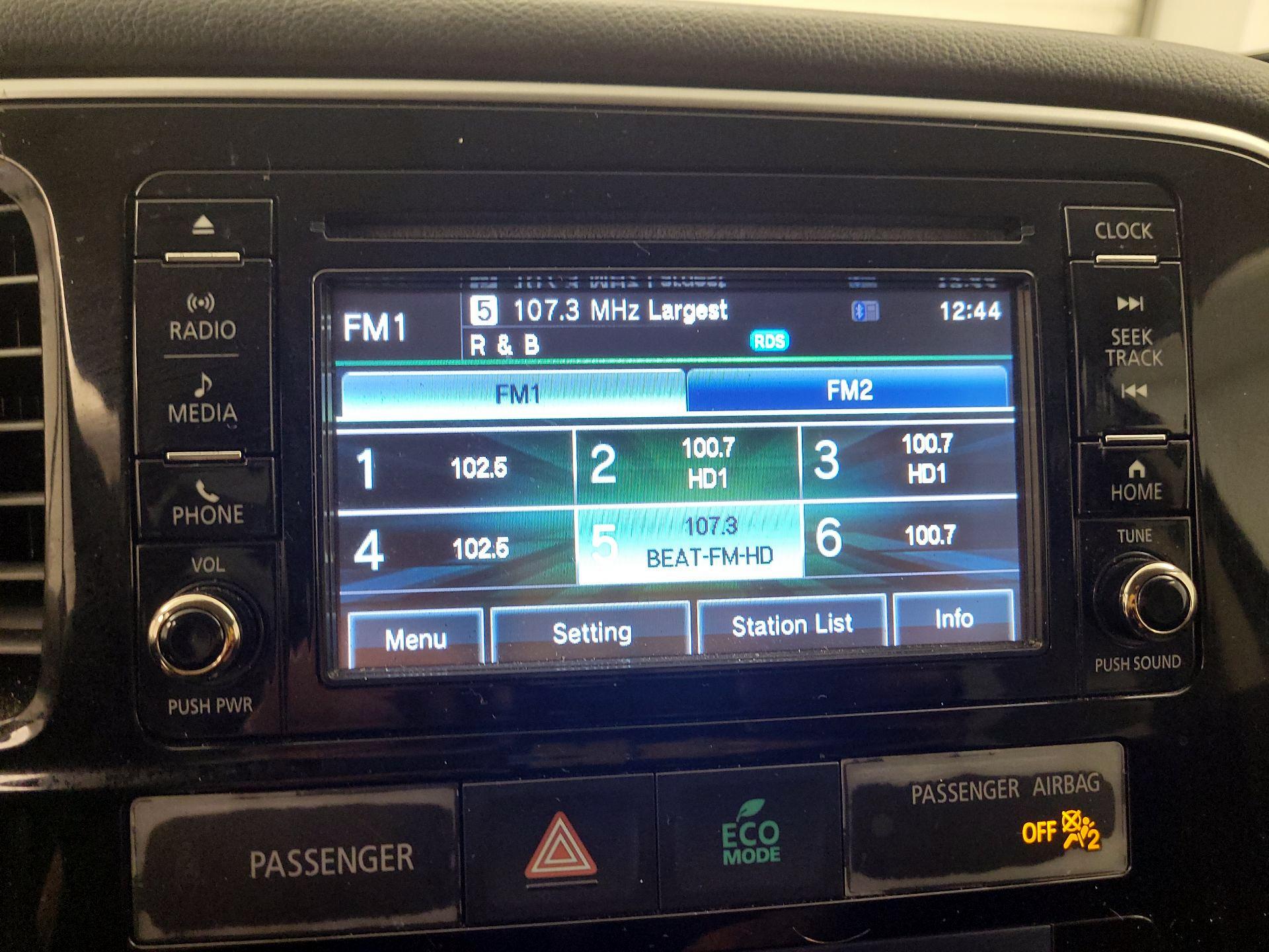 Thumbnail: 2016 Mitsubishi Outlander - 15