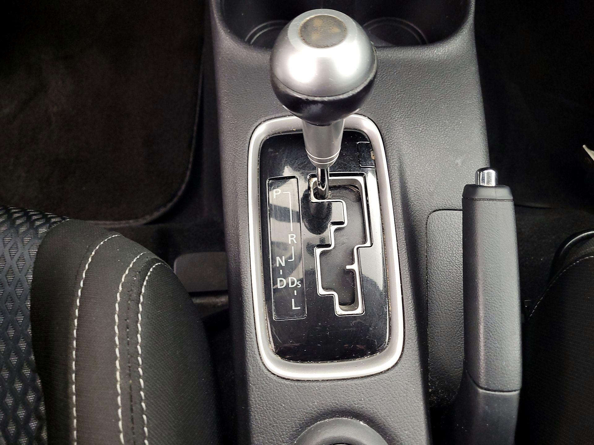 Thumbnail: 2016 Mitsubishi Outlander - 17