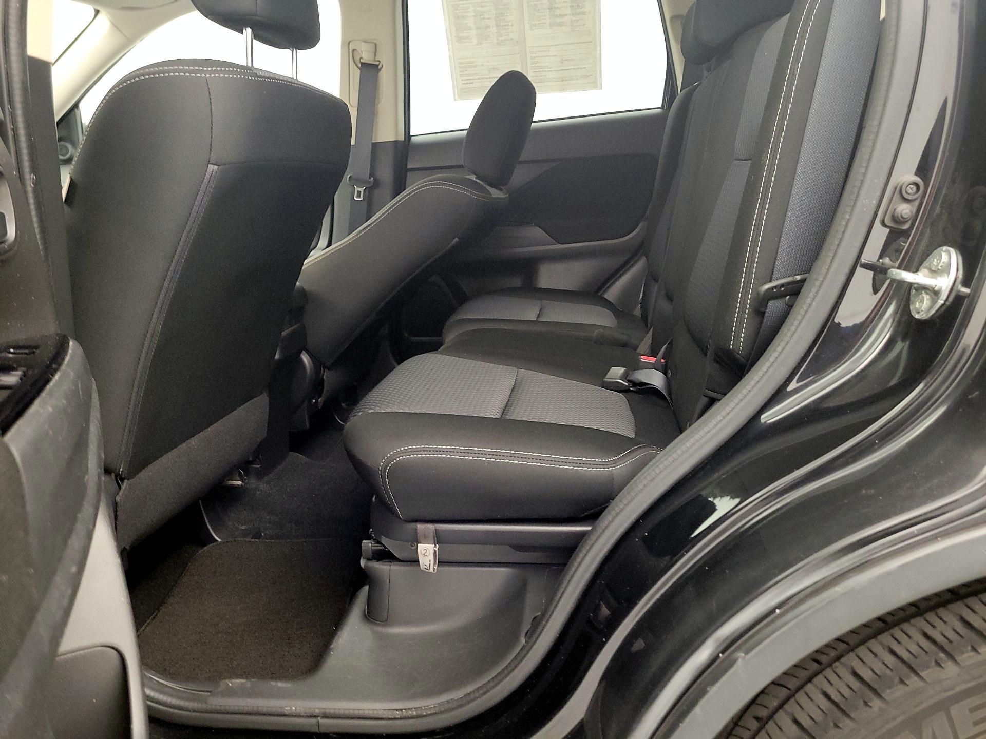 Thumbnail: 2016 Mitsubishi Outlander - 18