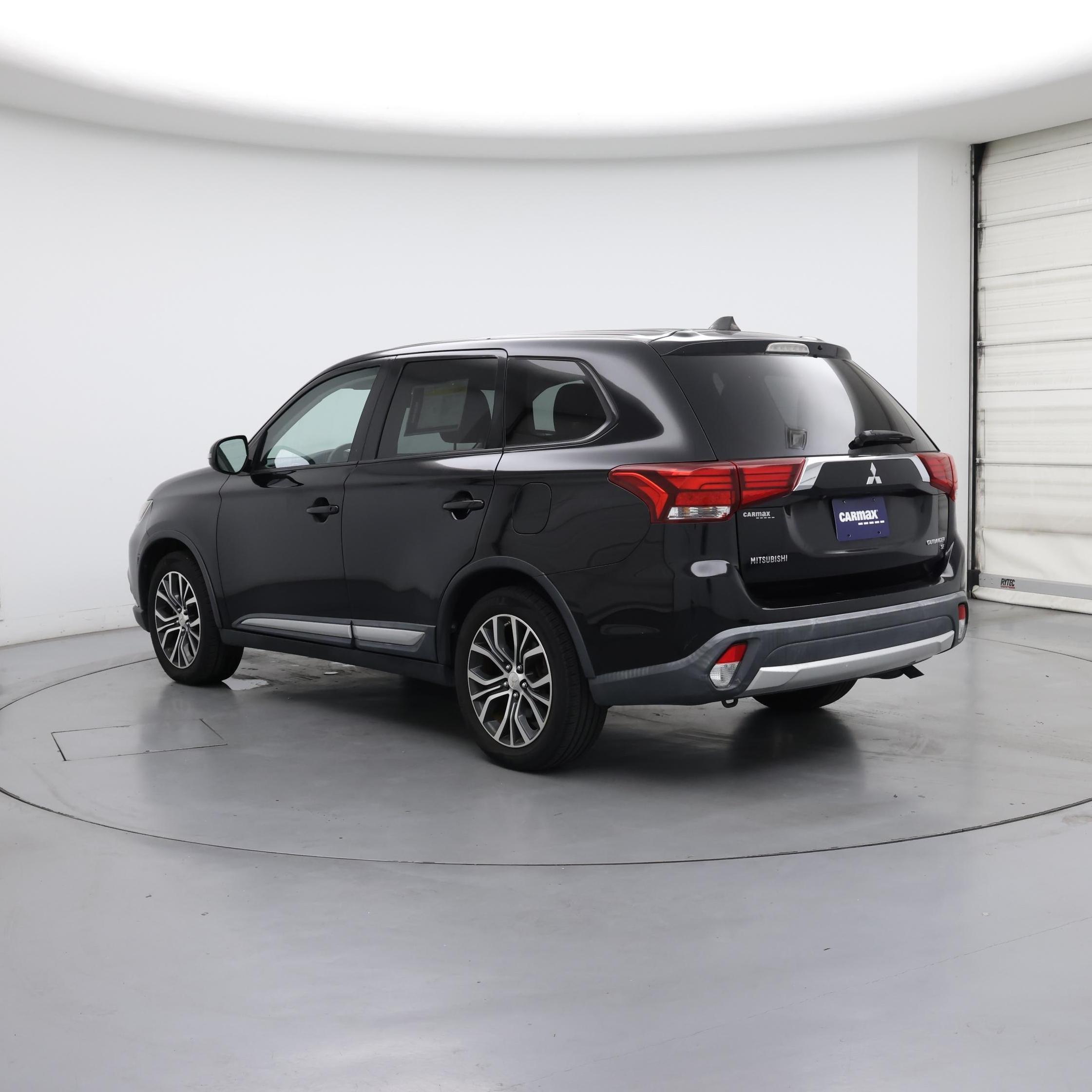 Thumbnail: 2016 Mitsubishi Outlander - 2