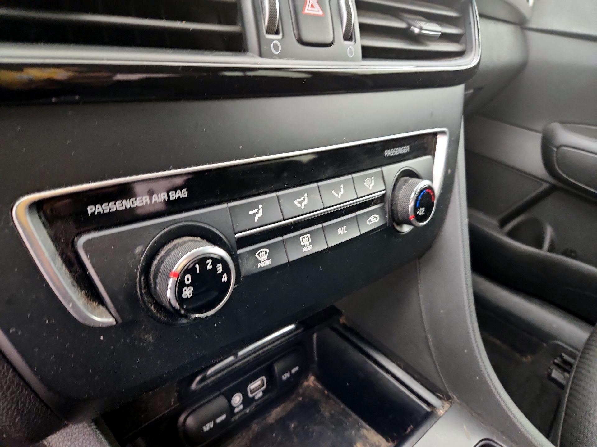 Thumbnail: 2016 Kia Optima - 16