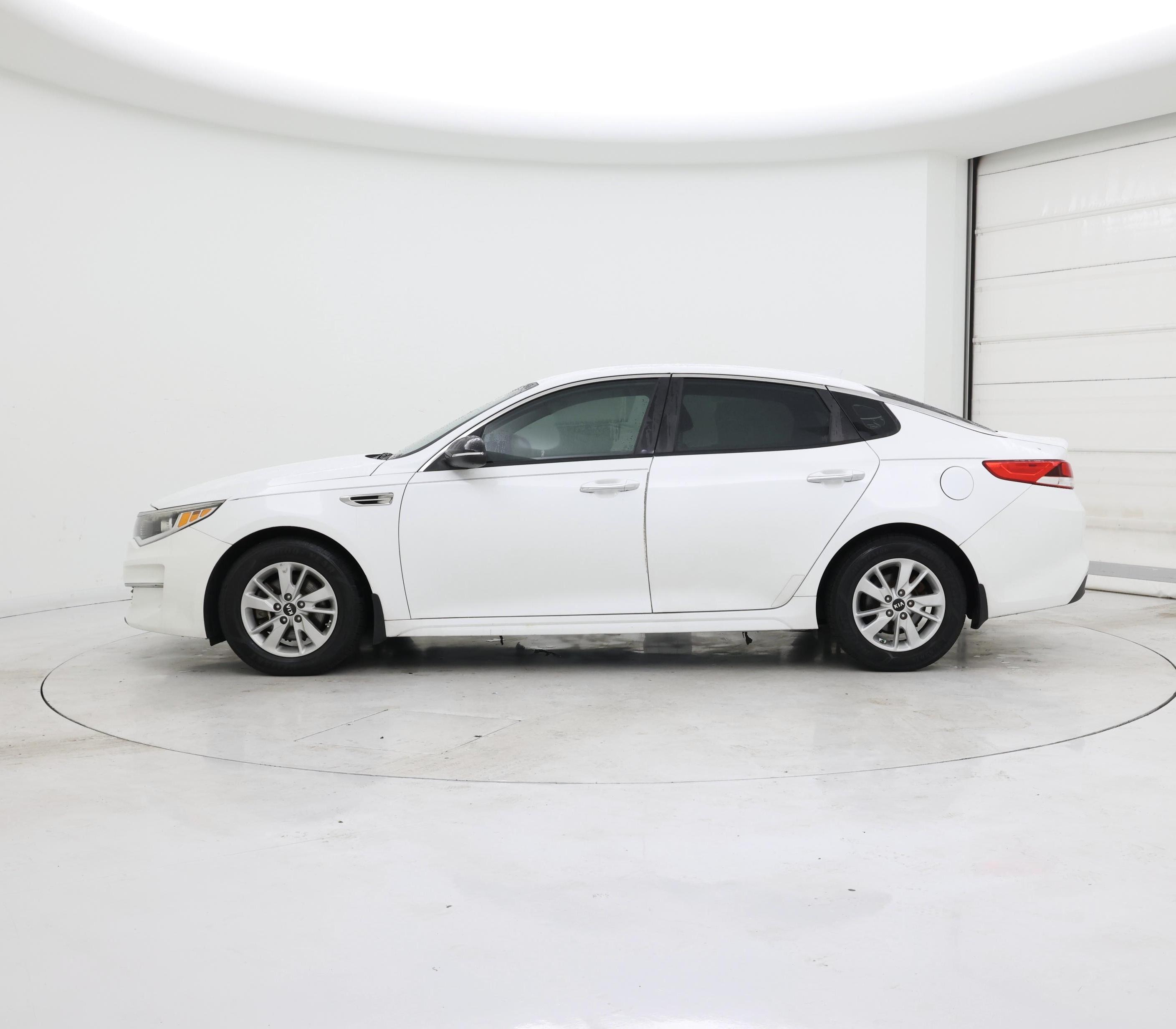 Thumbnail: 2016 Kia Optima - 3
