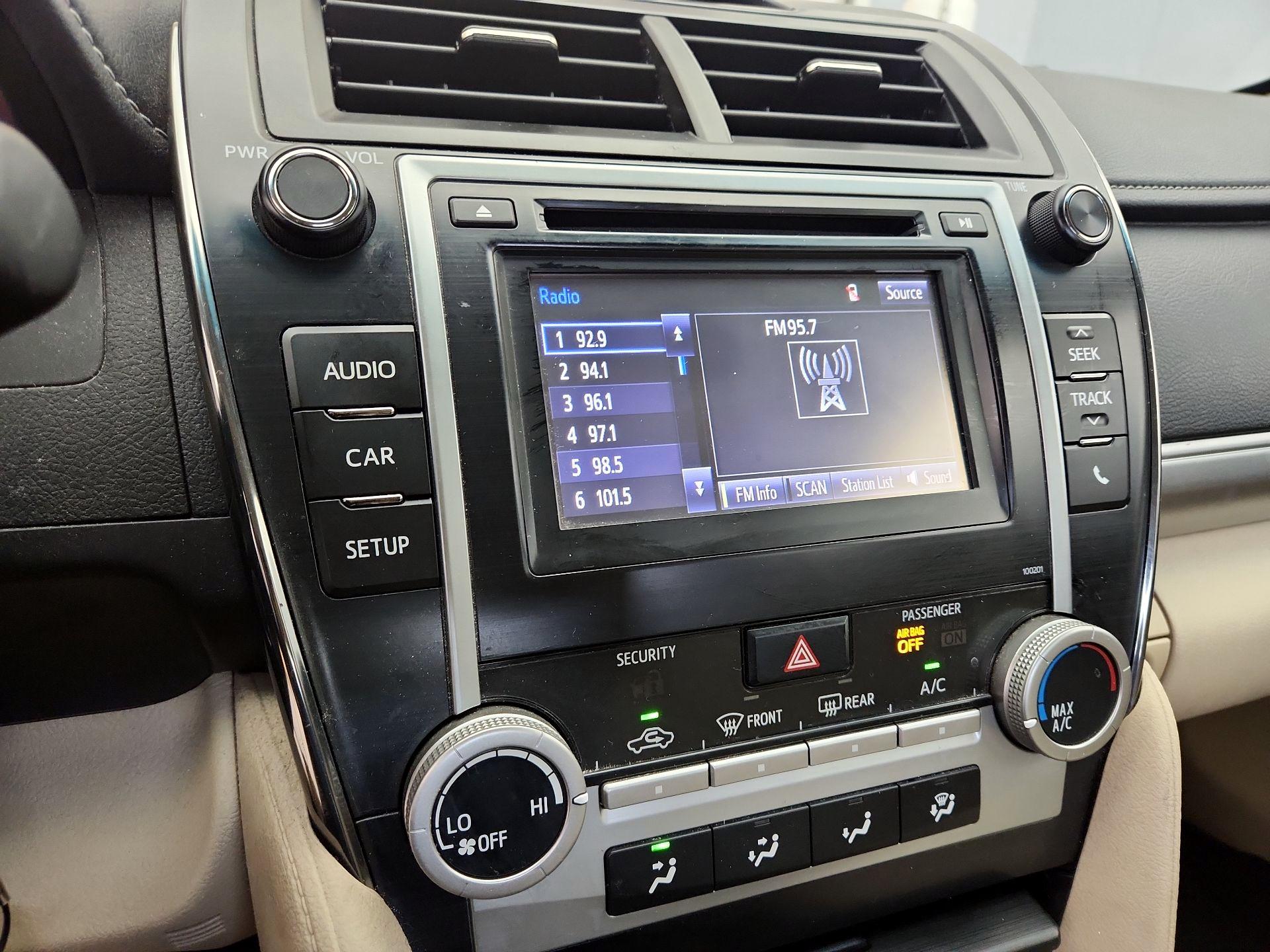 Thumbnail: 2014 Toyota Camry - 15