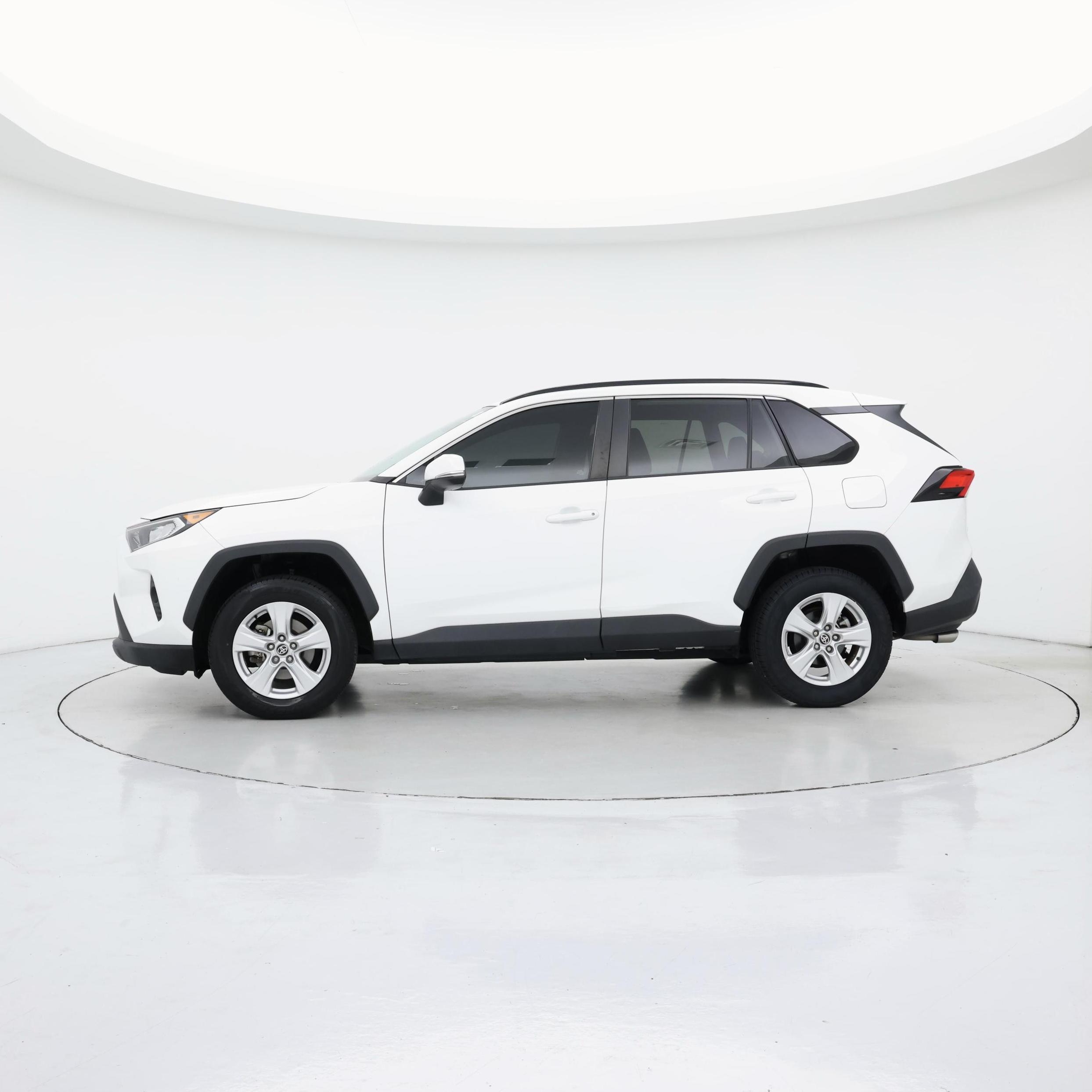 Thumbnail: 2021 Toyota RAV4 - 3