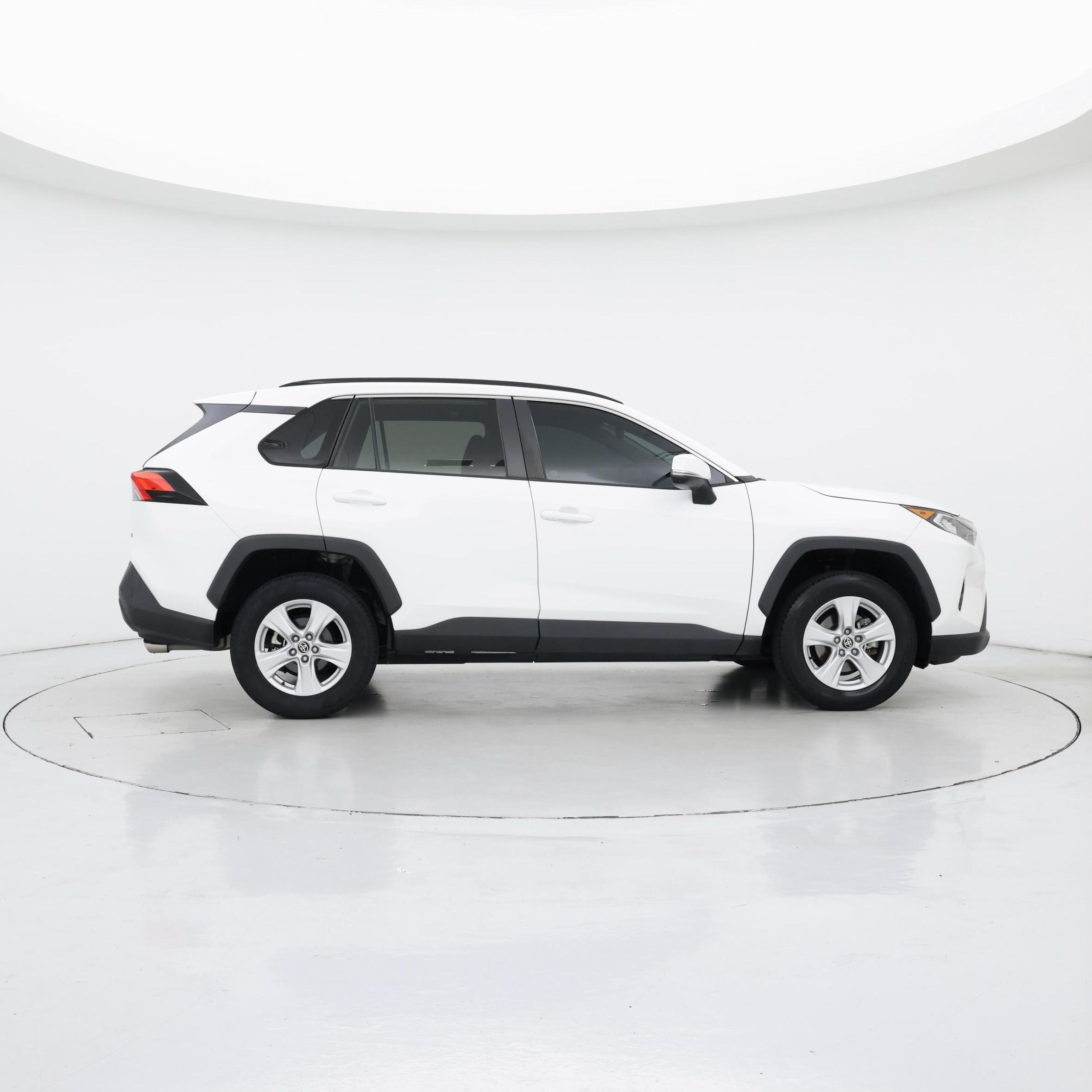 Thumbnail: 2021 Toyota RAV4 - 7