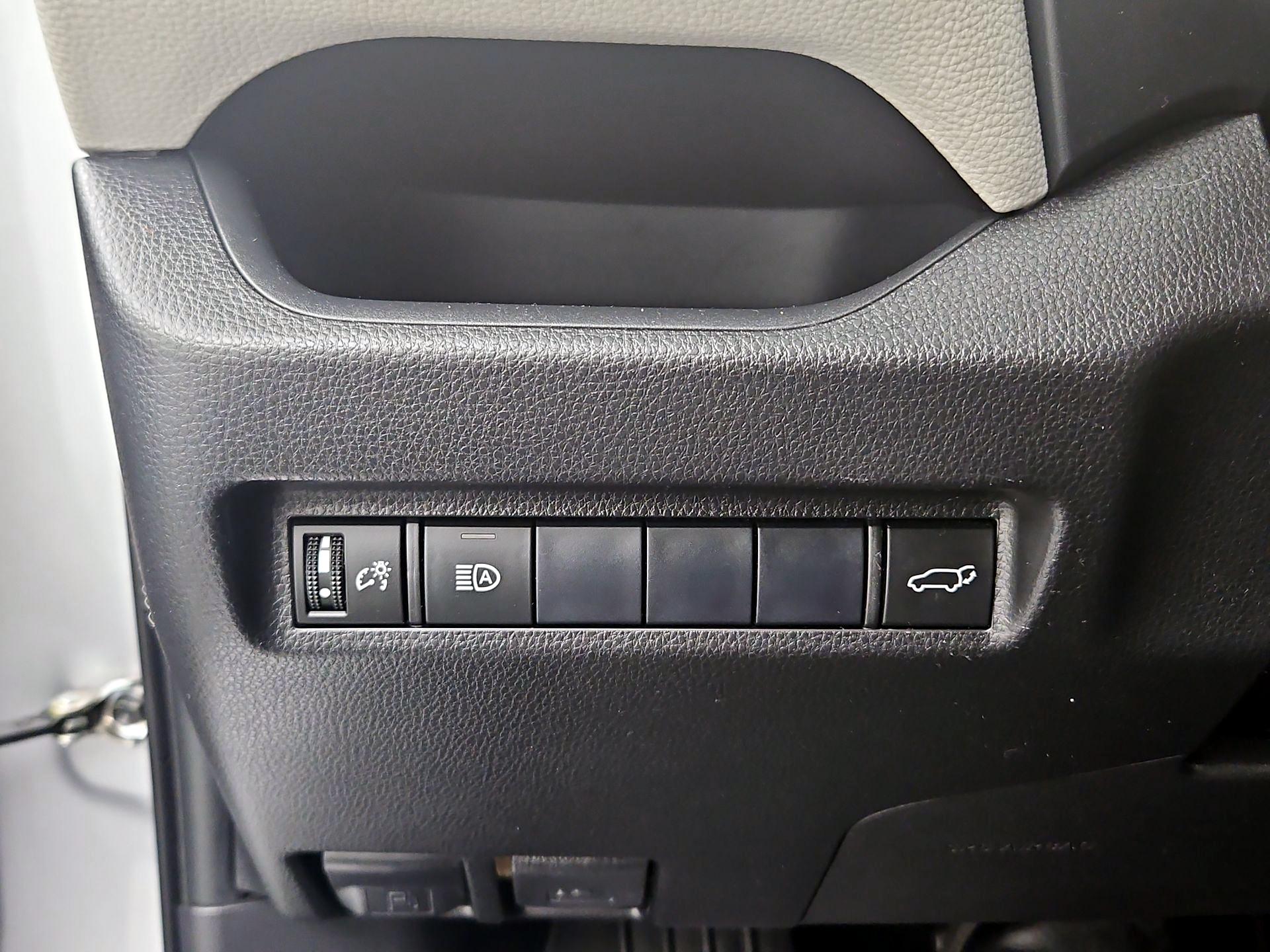Thumbnail: 2019 Toyota RAV4 - 13