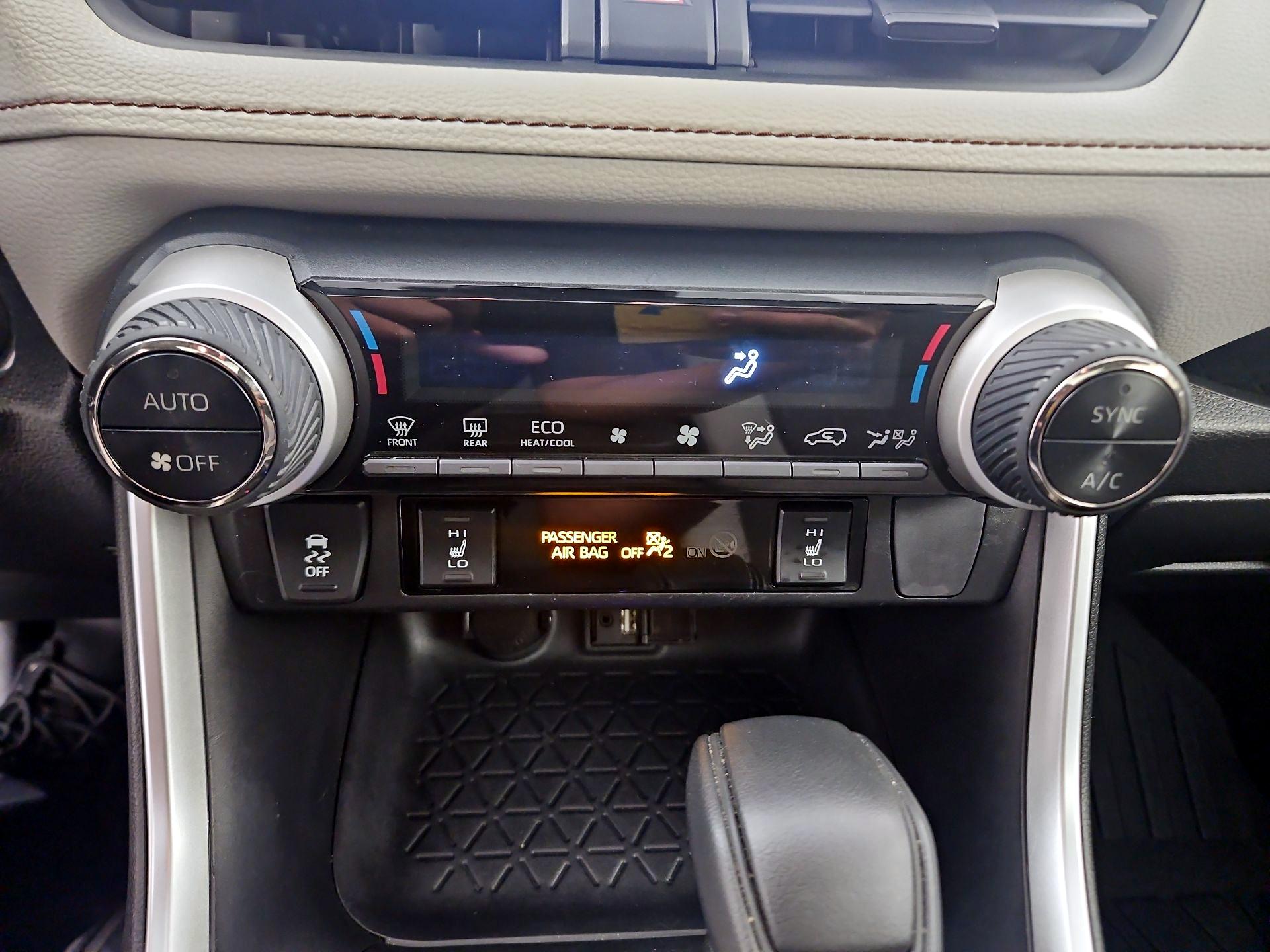 Thumbnail: 2019 Toyota RAV4 - 16