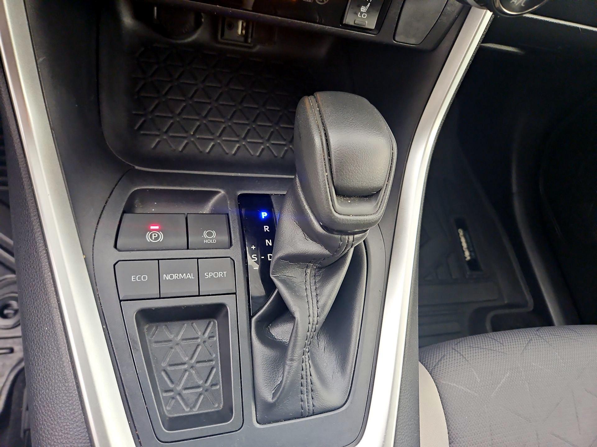 Thumbnail: 2019 Toyota RAV4 - 17