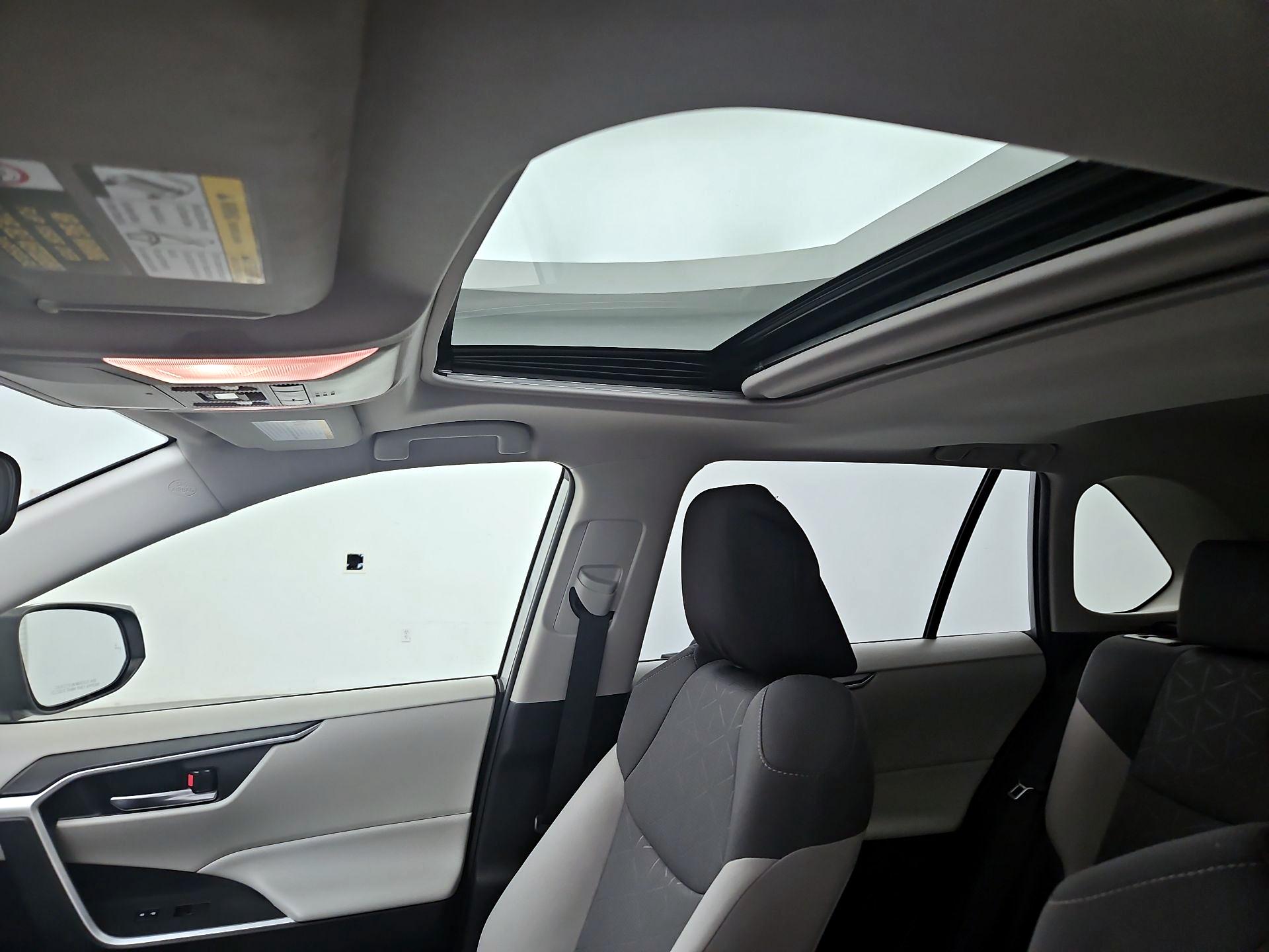 Thumbnail: 2019 Toyota RAV4 - 19