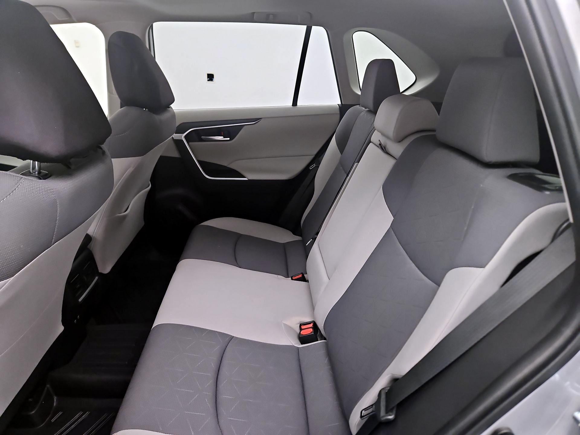 Thumbnail: 2019 Toyota RAV4 - 20