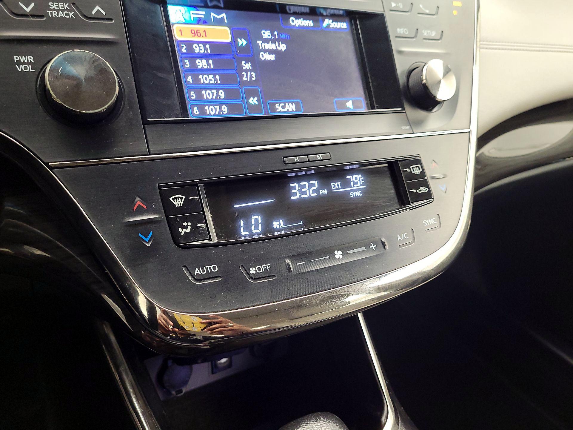 Thumbnail: 2013 Toyota Avalon - 16
