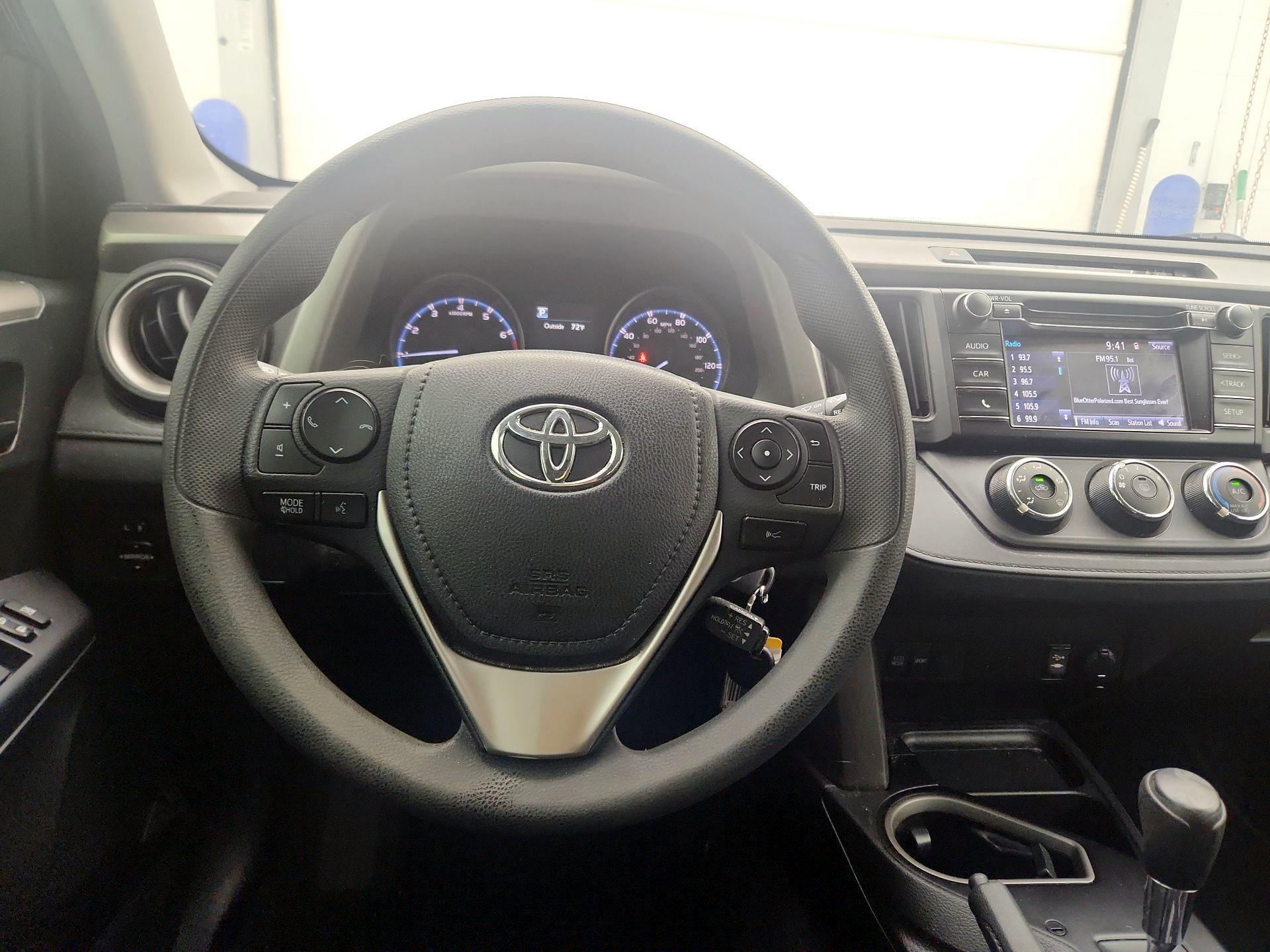 Thumbnail: 2017 Toyota RAV4 - 10