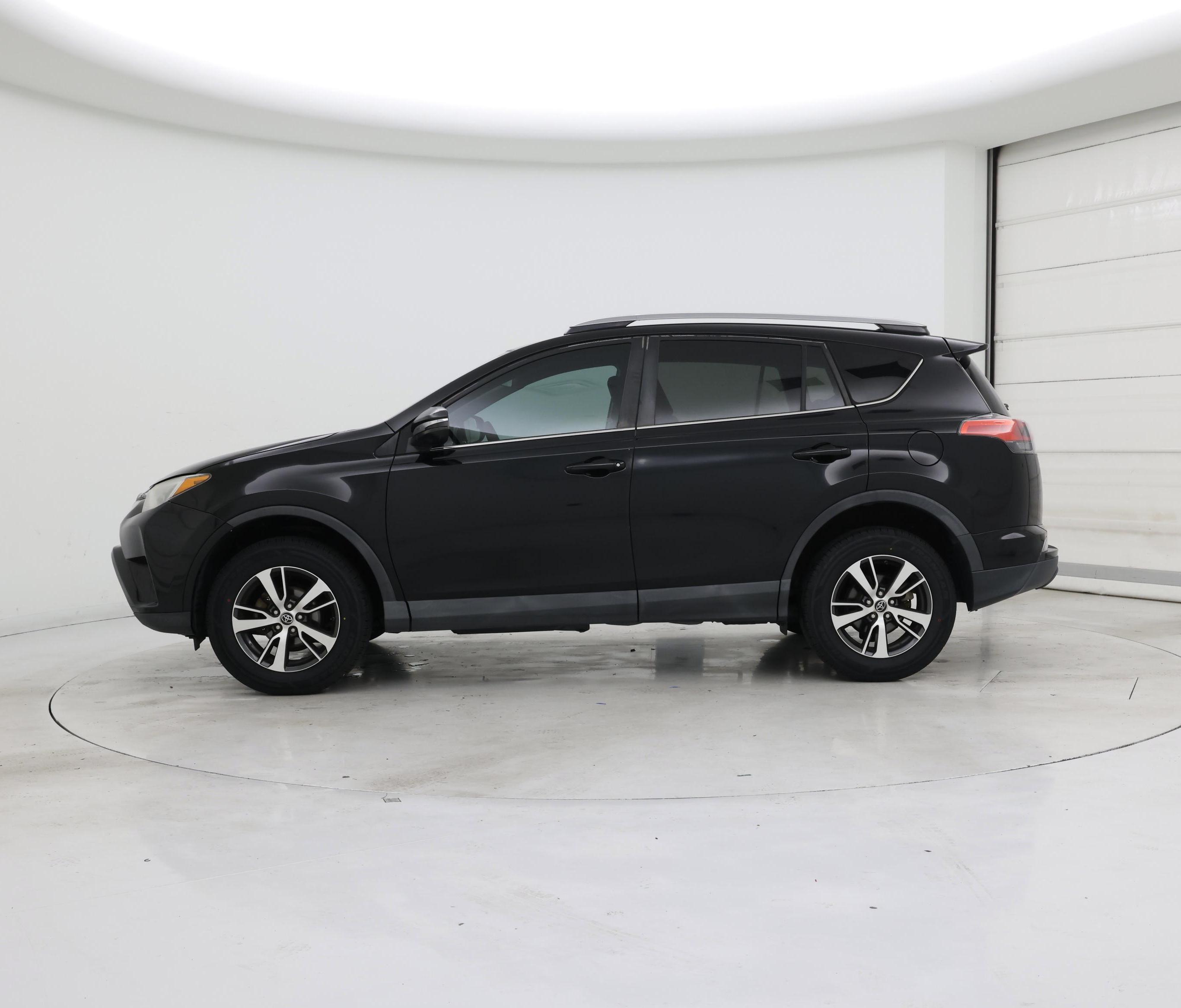 Thumbnail: 2017 Toyota RAV4 - 3