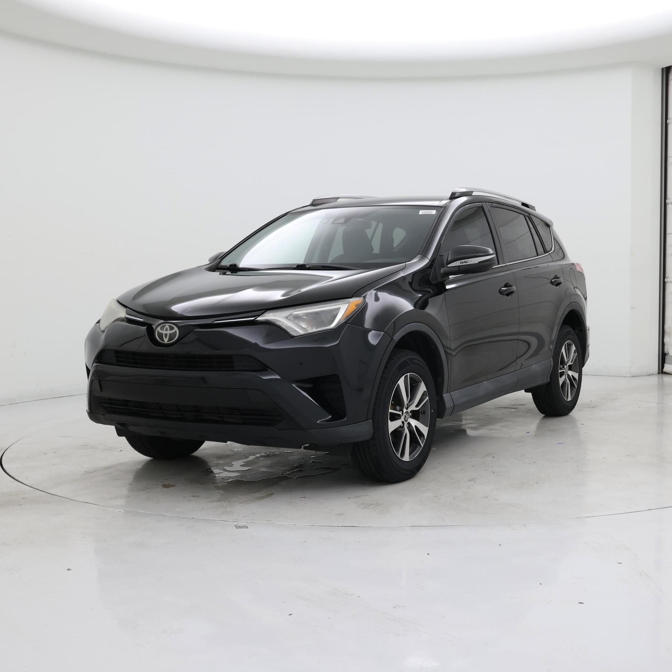 Thumbnail: 2017 Toyota RAV4 - 4