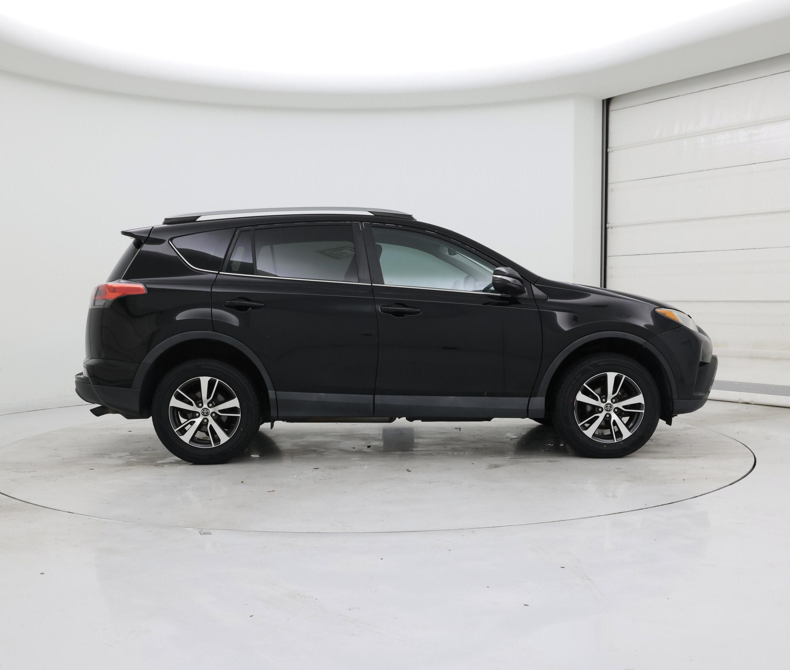 Thumbnail: 2017 Toyota RAV4 - 7