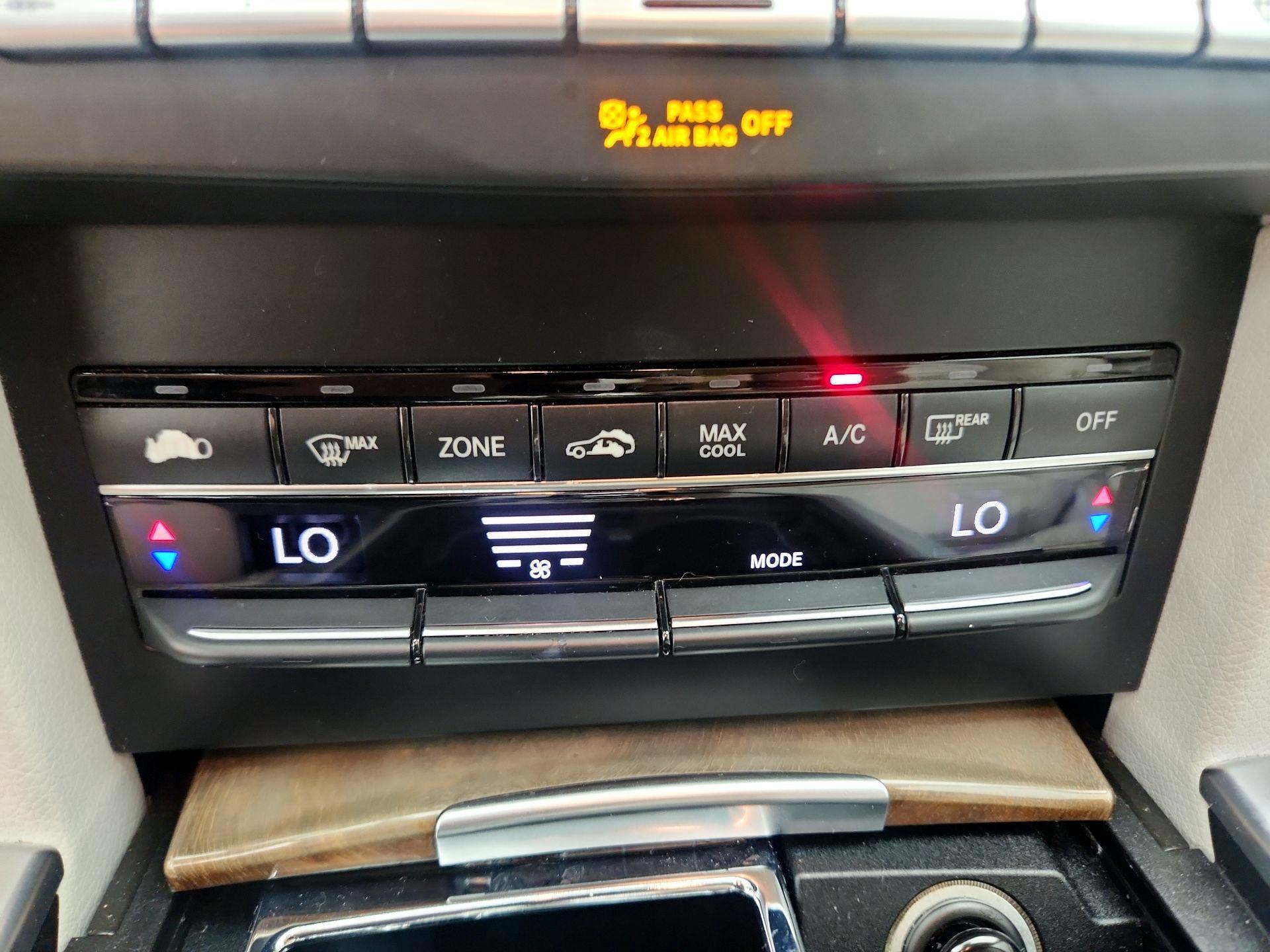 Thumbnail: 2014 Mercedes-Benz E-Class - 17