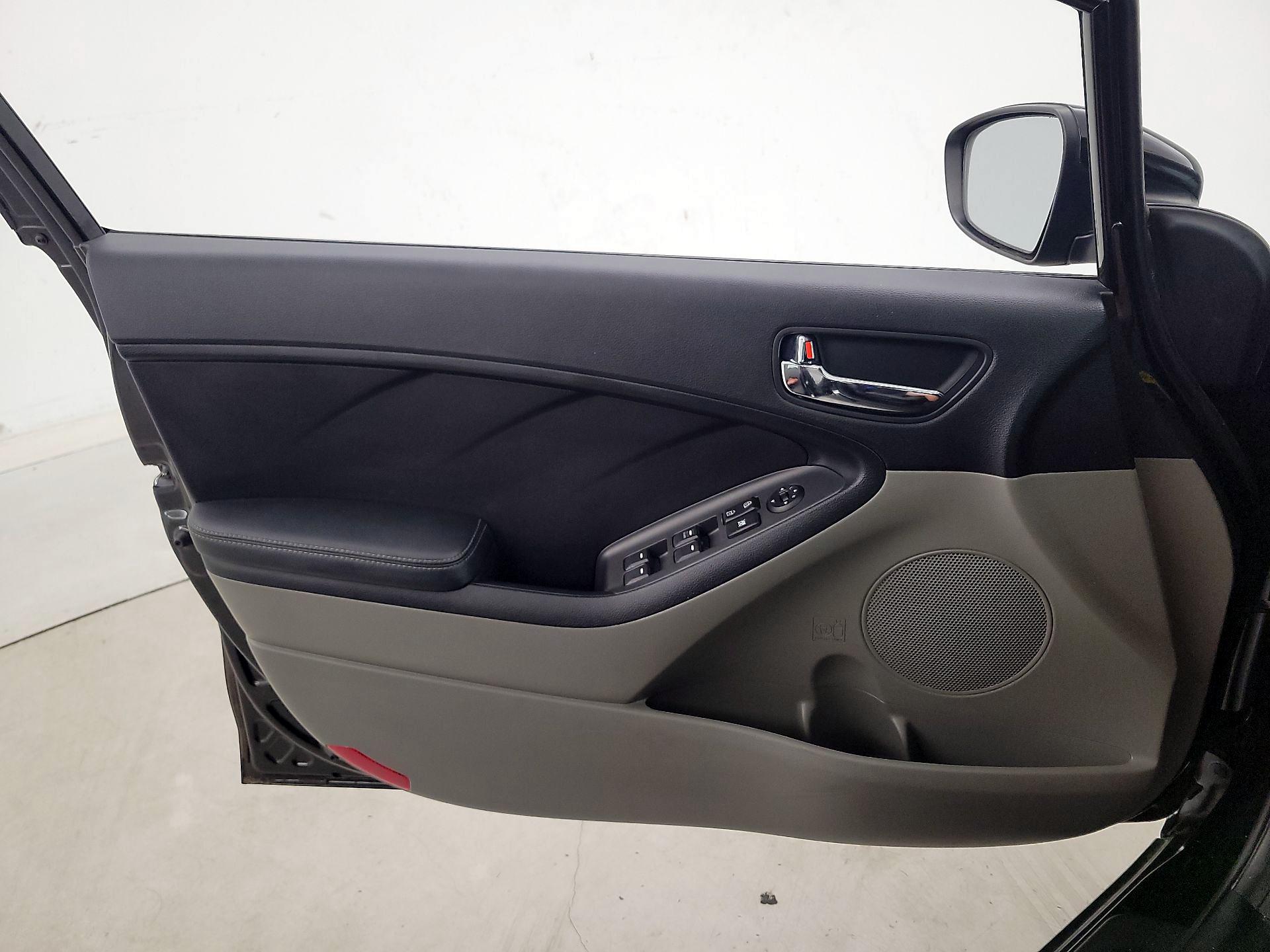 Thumbnail: 2015 Kia Forte - 12