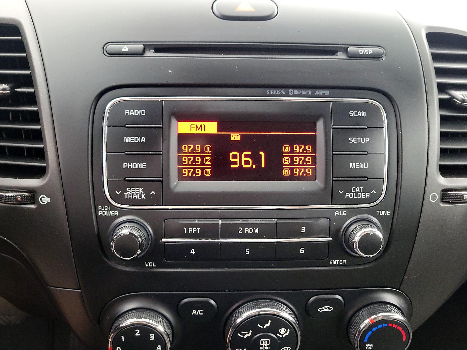 Thumbnail: 2015 Kia Forte - 14