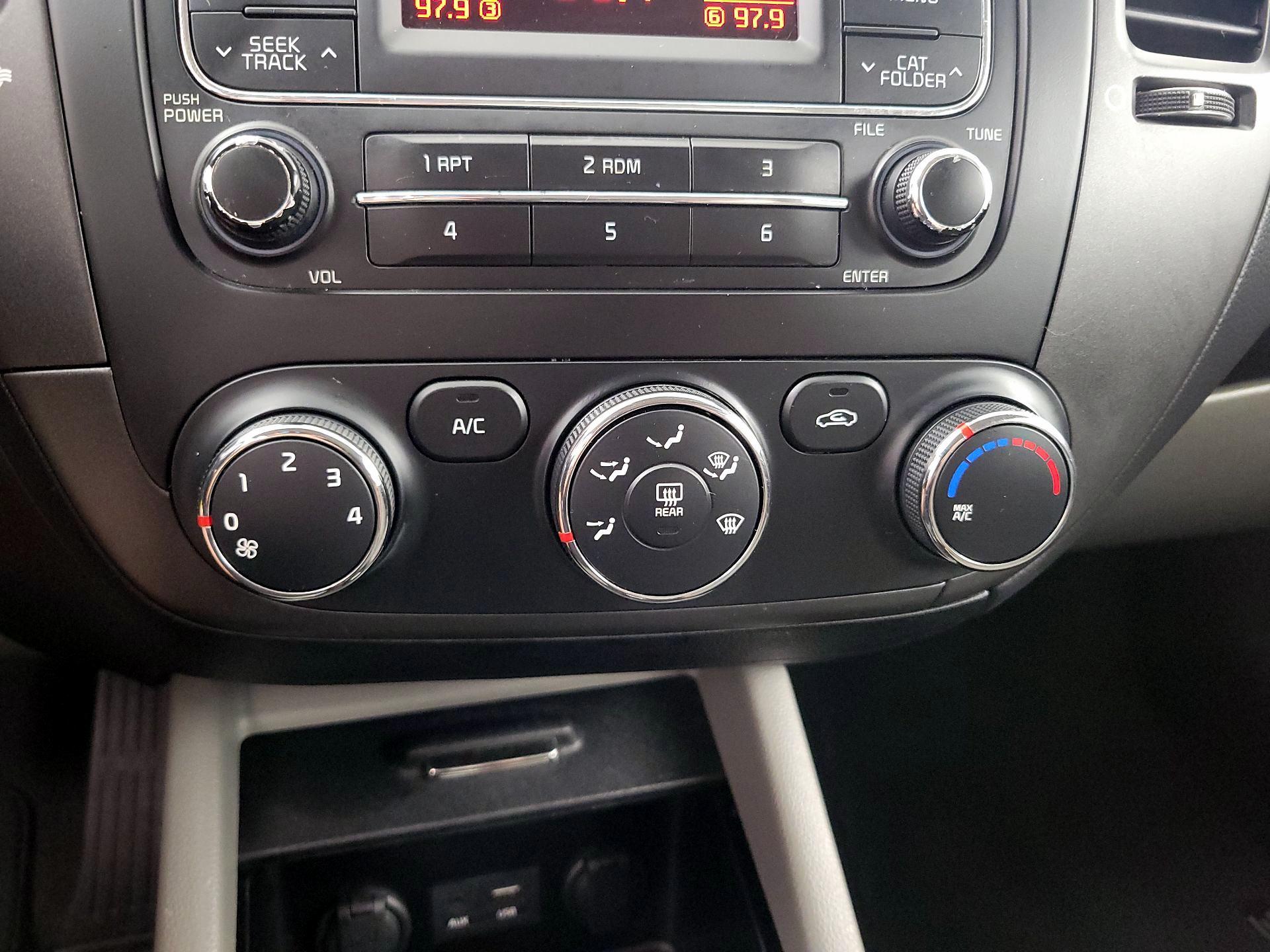 Thumbnail: 2015 Kia Forte - 15