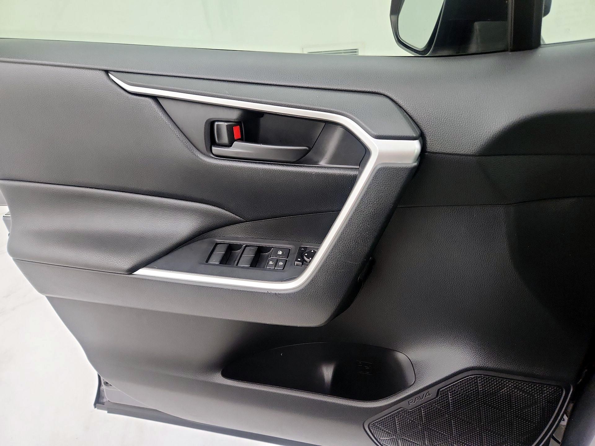 Thumbnail: 2019 Toyota RAV4 - 12