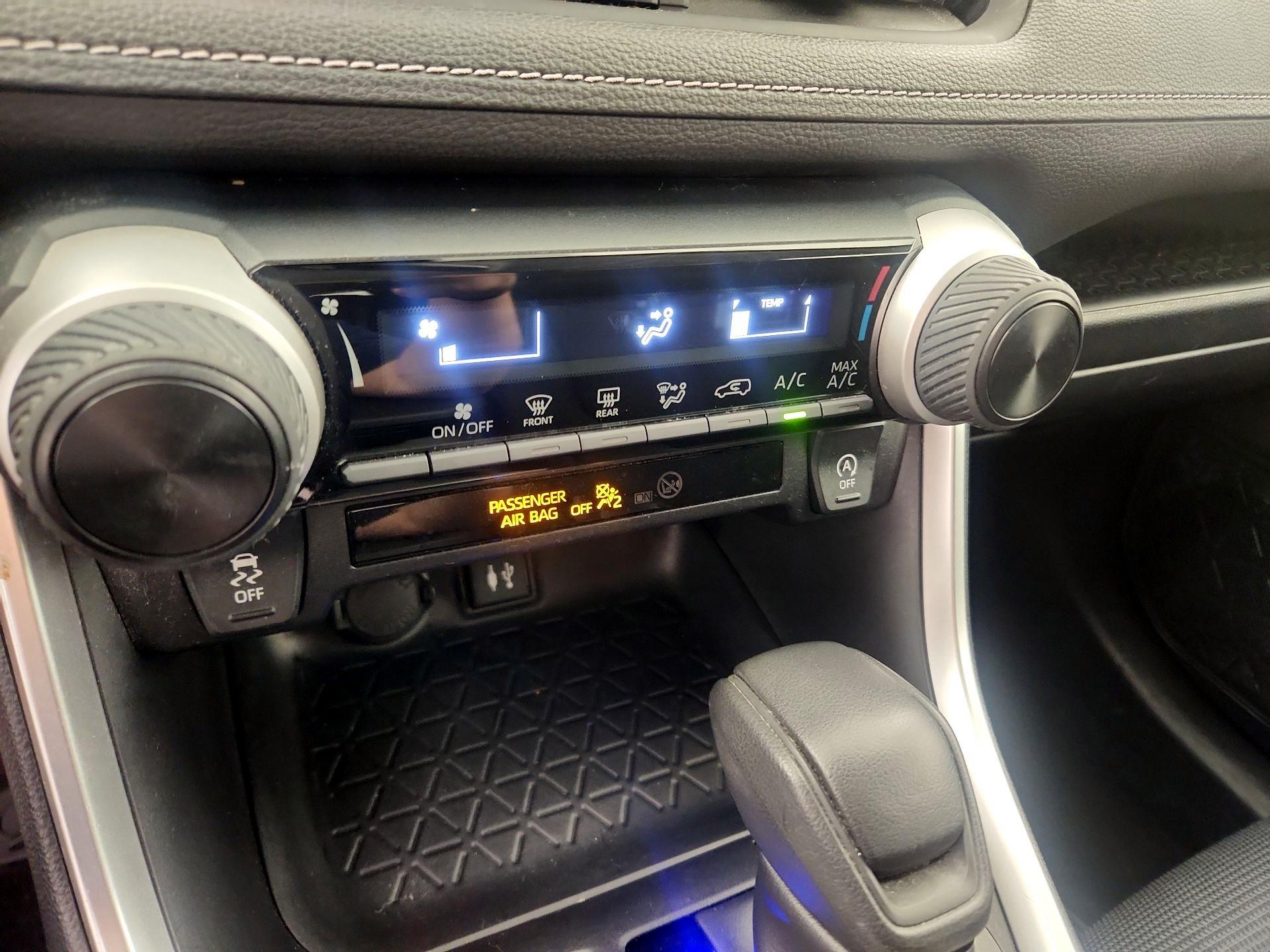Thumbnail: 2019 Toyota RAV4 - 16
