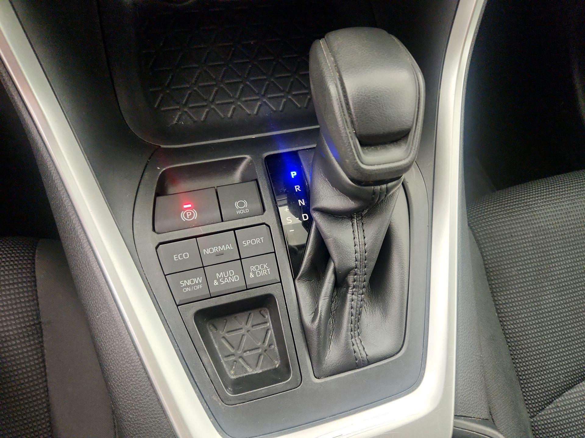 Thumbnail: 2019 Toyota RAV4 - 17