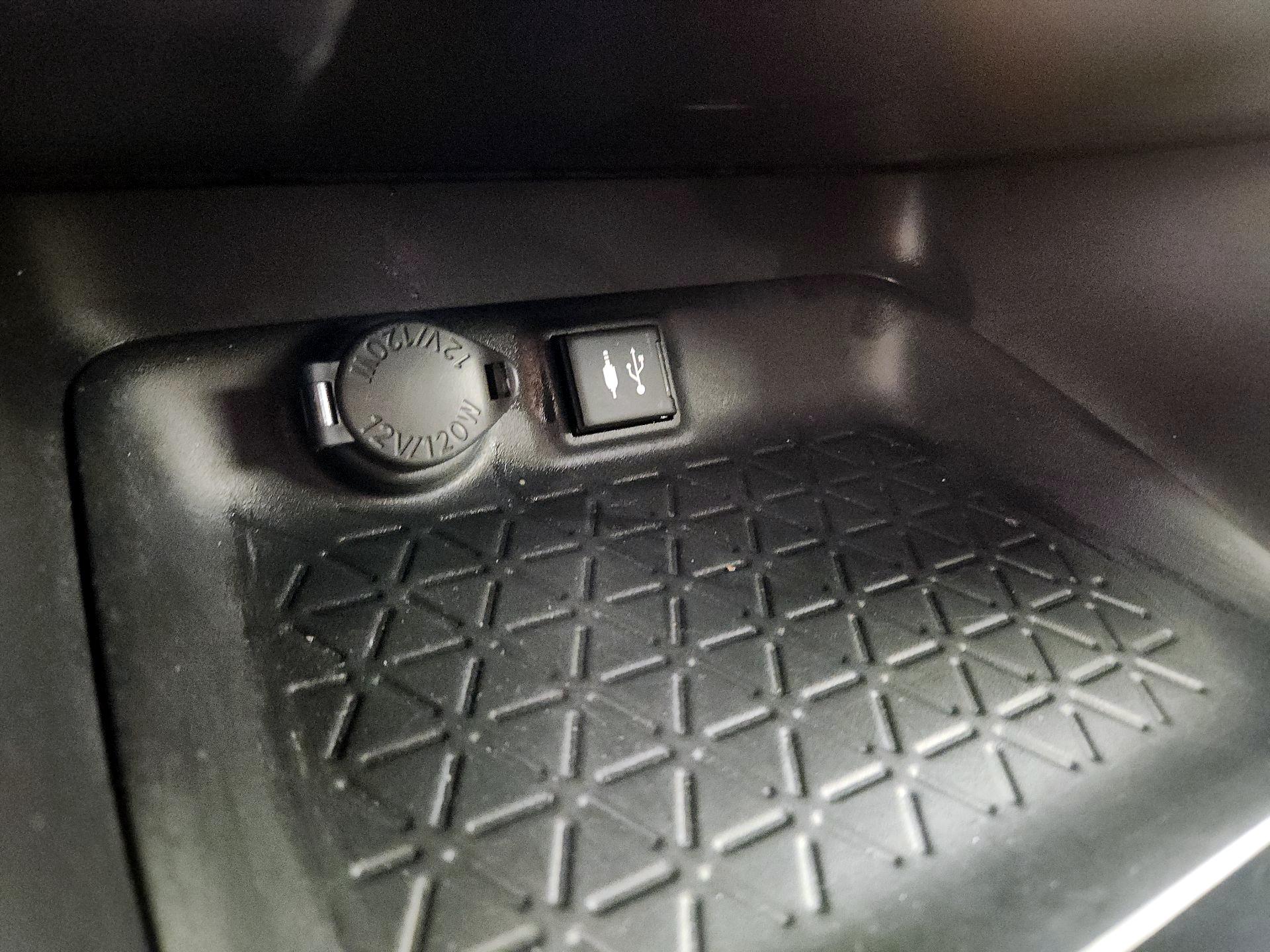 Thumbnail: 2019 Toyota RAV4 - 18