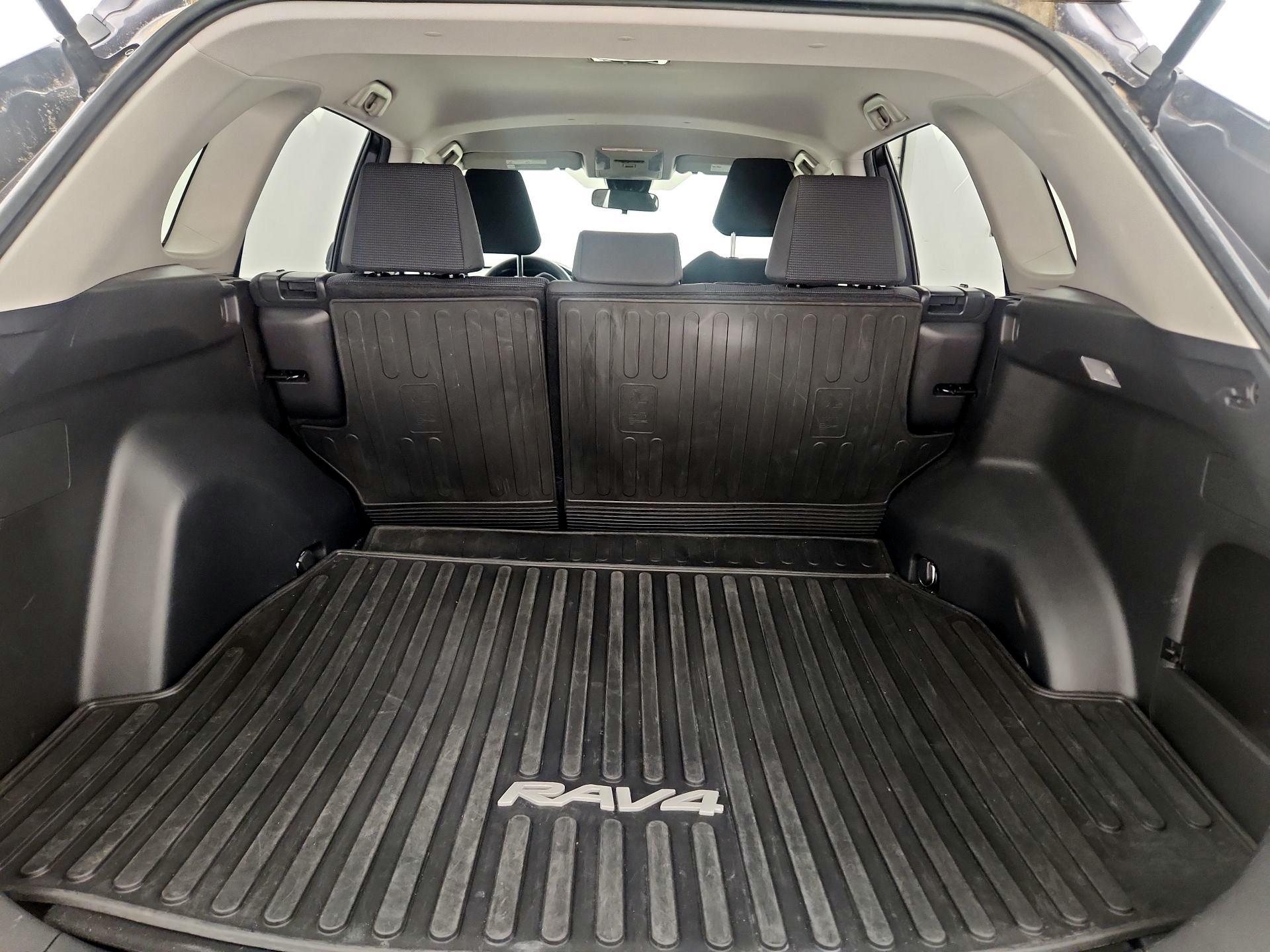 Thumbnail: 2019 Toyota RAV4 - 20