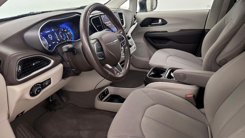 2021 Chrysler Pacifica Touring 11