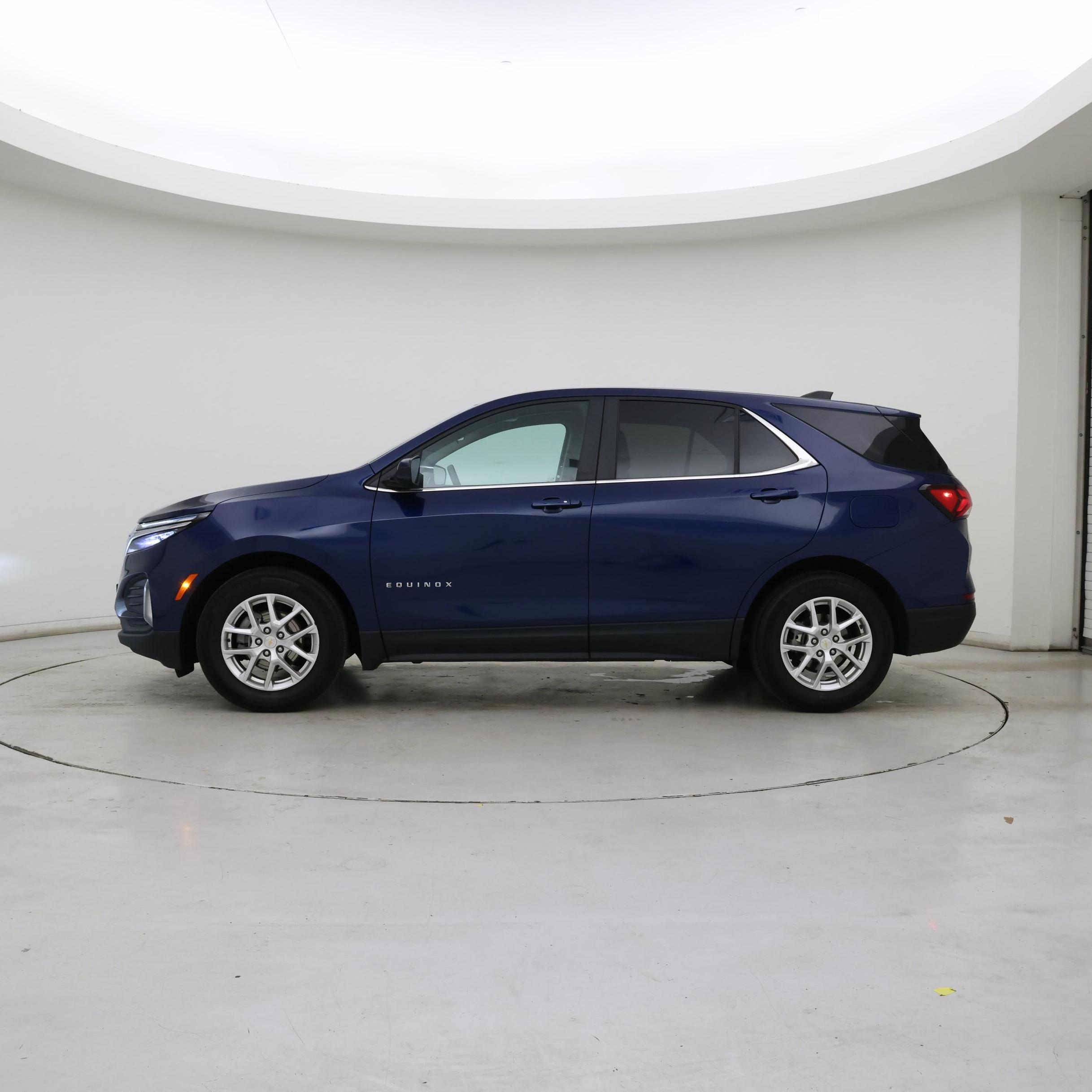 Thumbnail: 2022 Chevrolet Equinox - 3