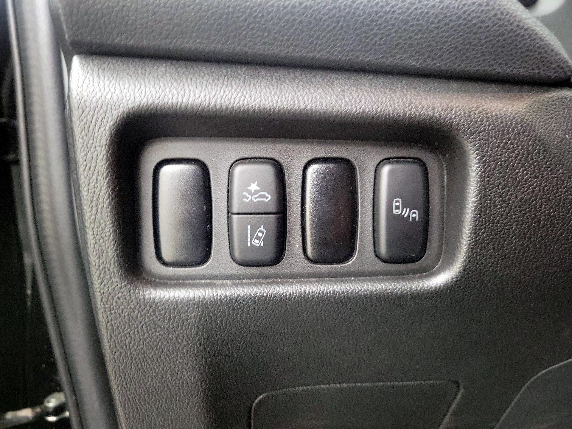 Thumbnail: 2021 Mitsubishi Outlander Sport - 13