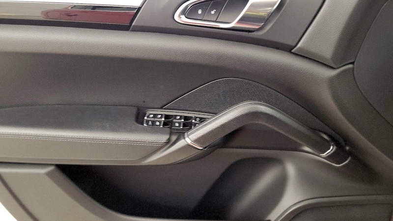 2017 Porsche Cayenne  12