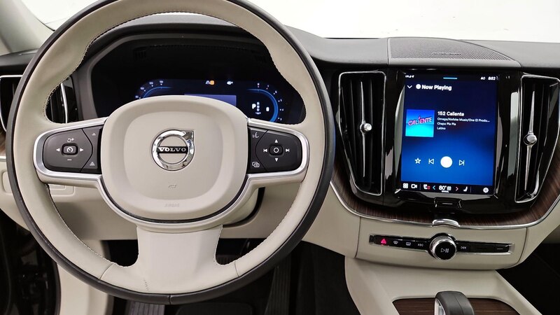 2022 Volvo XC60 B5 Momentum 10