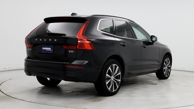 2022 Volvo XC60 B5 Momentum 8