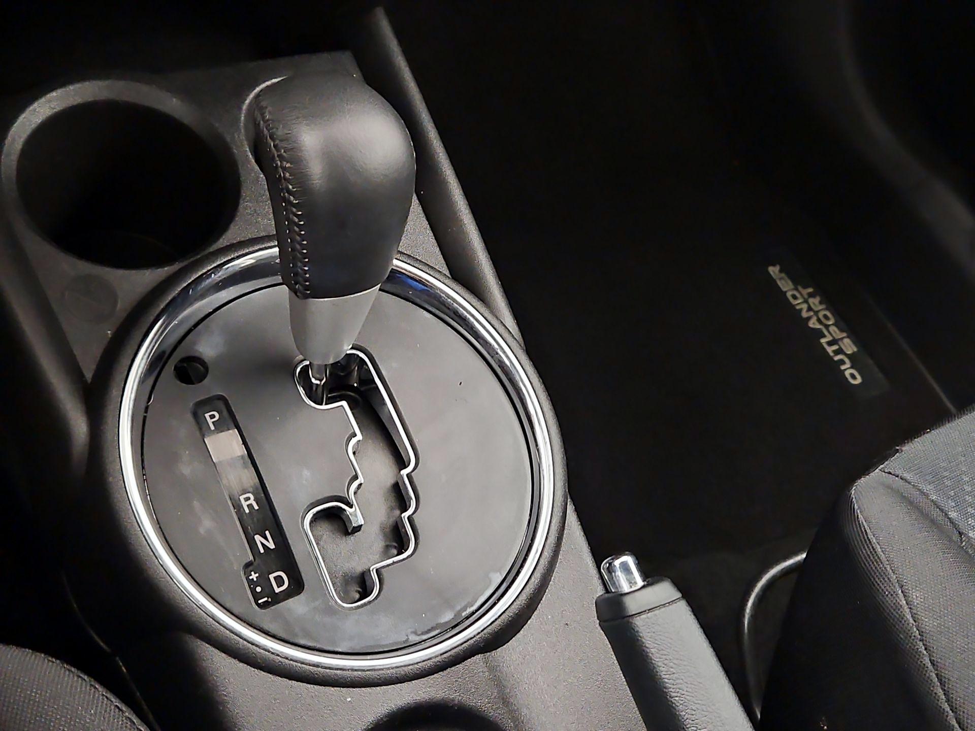 Thumbnail: 2015 Mitsubishi Outlander Sport - 16