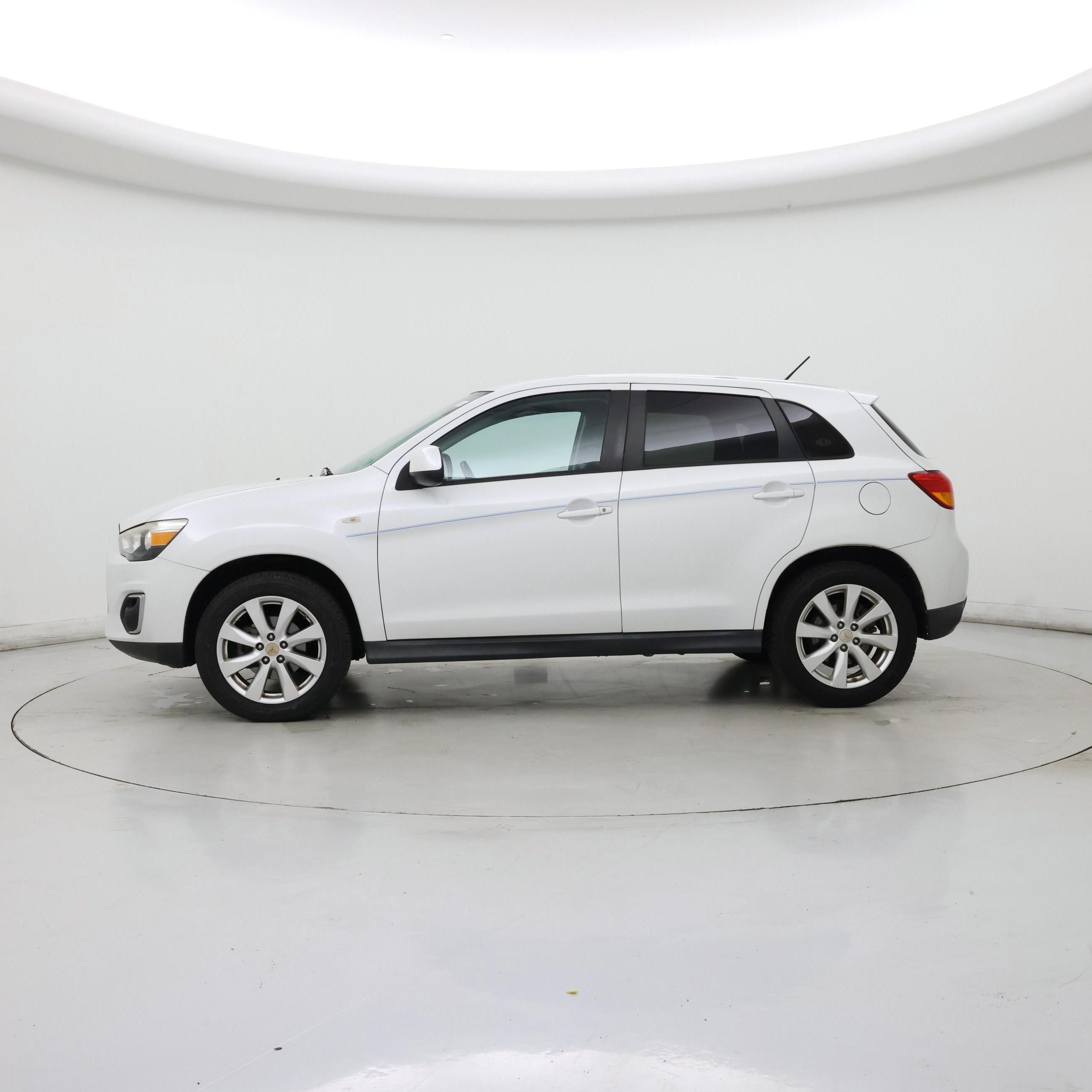 Thumbnail: 2015 Mitsubishi Outlander Sport - 3