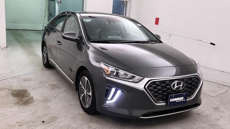 2022 Hyundai Ioniq SE Hero Image